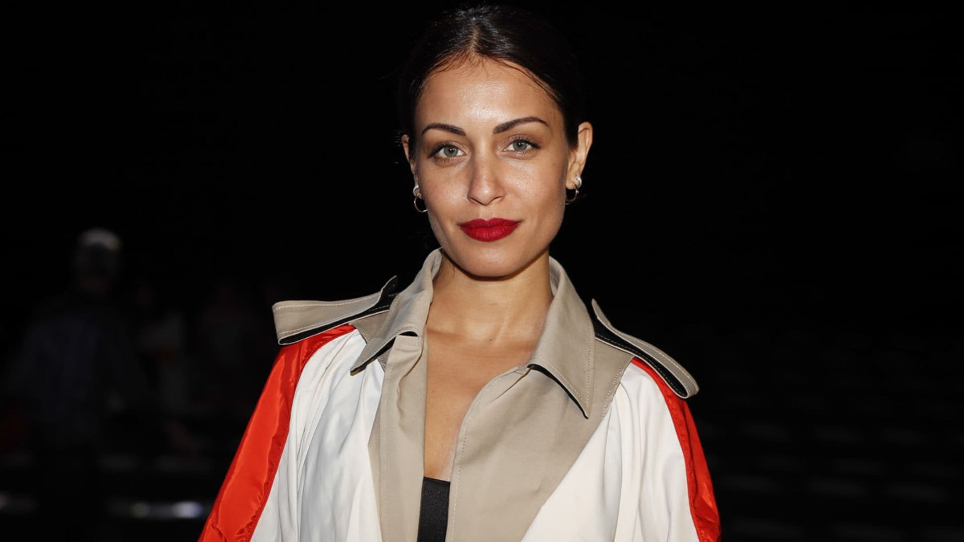 Hiba Abouk repite éxito con la trenza de invitada que nunca le falla