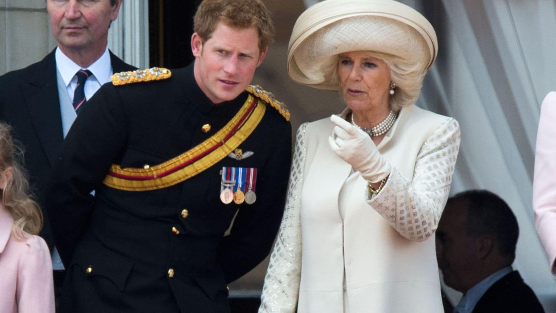 La reina consorte Camilla está 'dolida' por los comentarios que el príncipe Harry le dedica en sus memorias