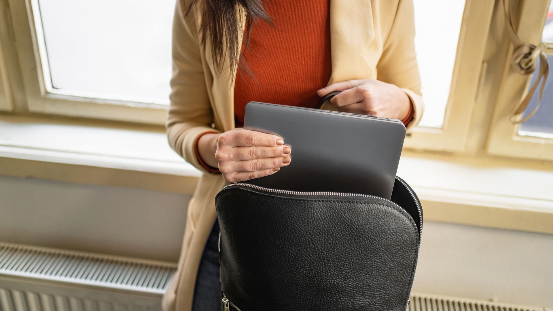 Seleccionamos las fundas y bolsos de portátil más buscados para ir a la oficina