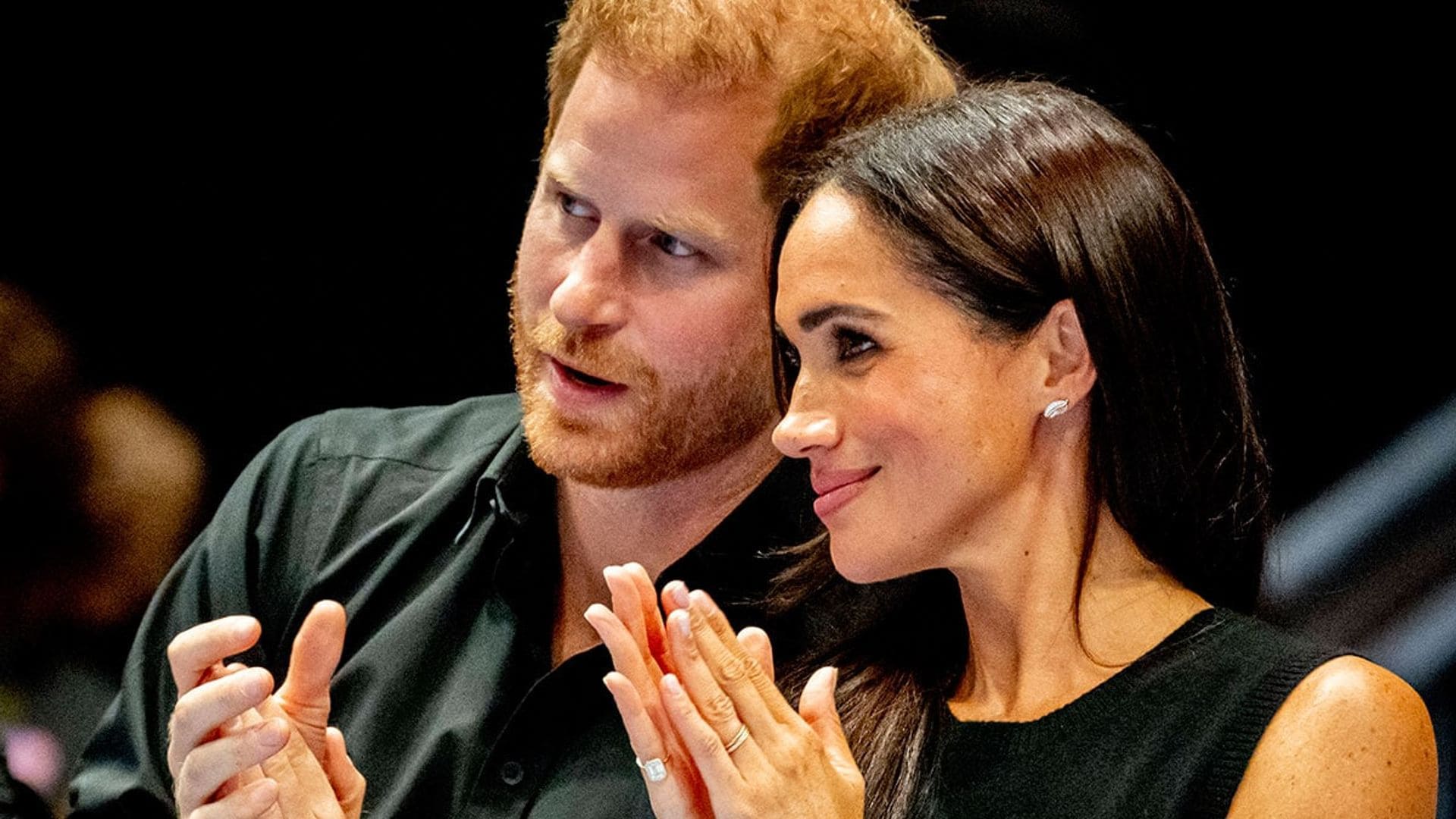 La estilosa aparición de Meghan Markle del brazo del Príncipe Harry