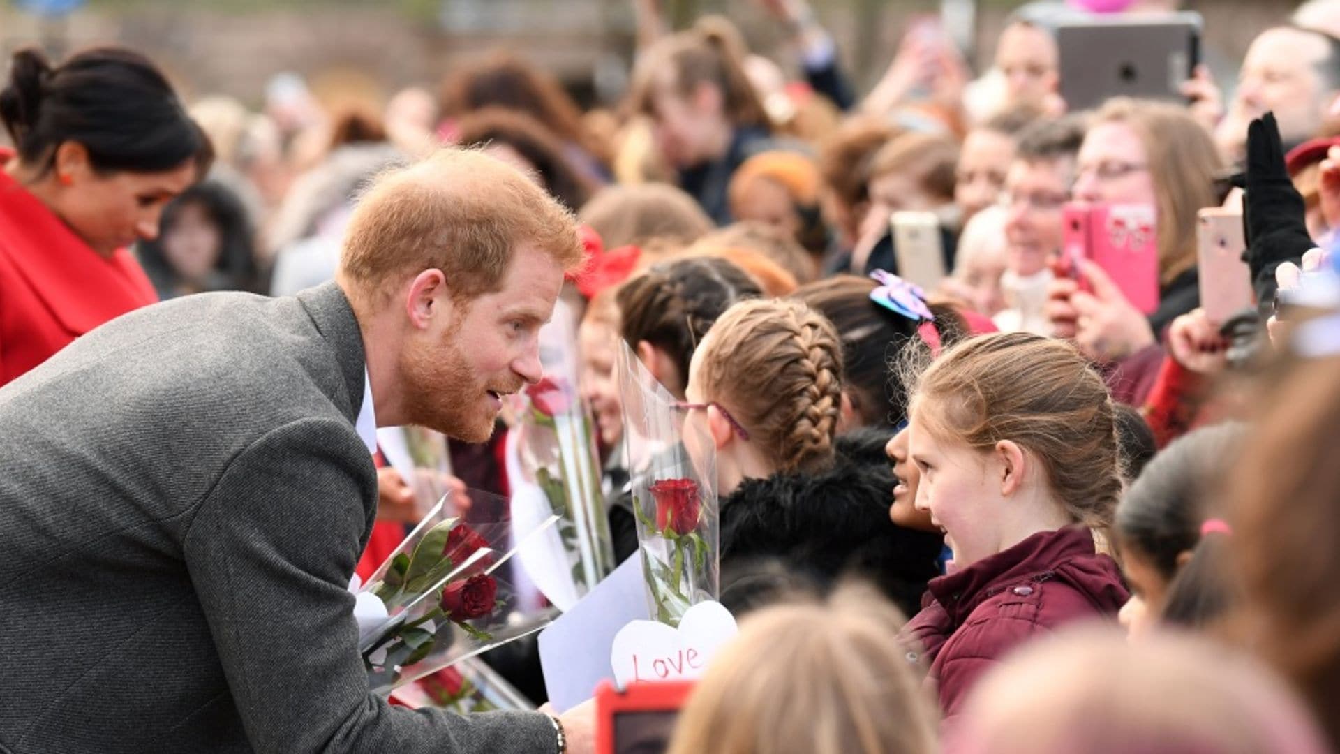 Las bromas del príncipe Harry en su primera aparición del año junto a Meghan Markle