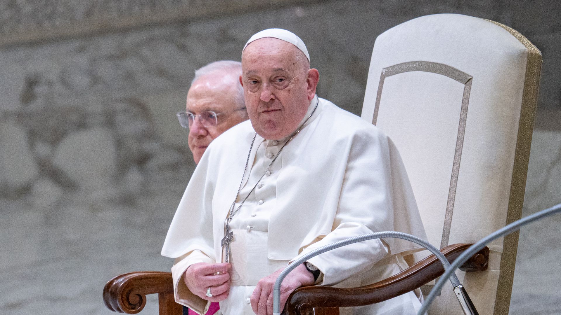 El papa Francisco 'se ha dedicado a algunas actividades laborales' tras los episodios de insuficiencia respiratoria