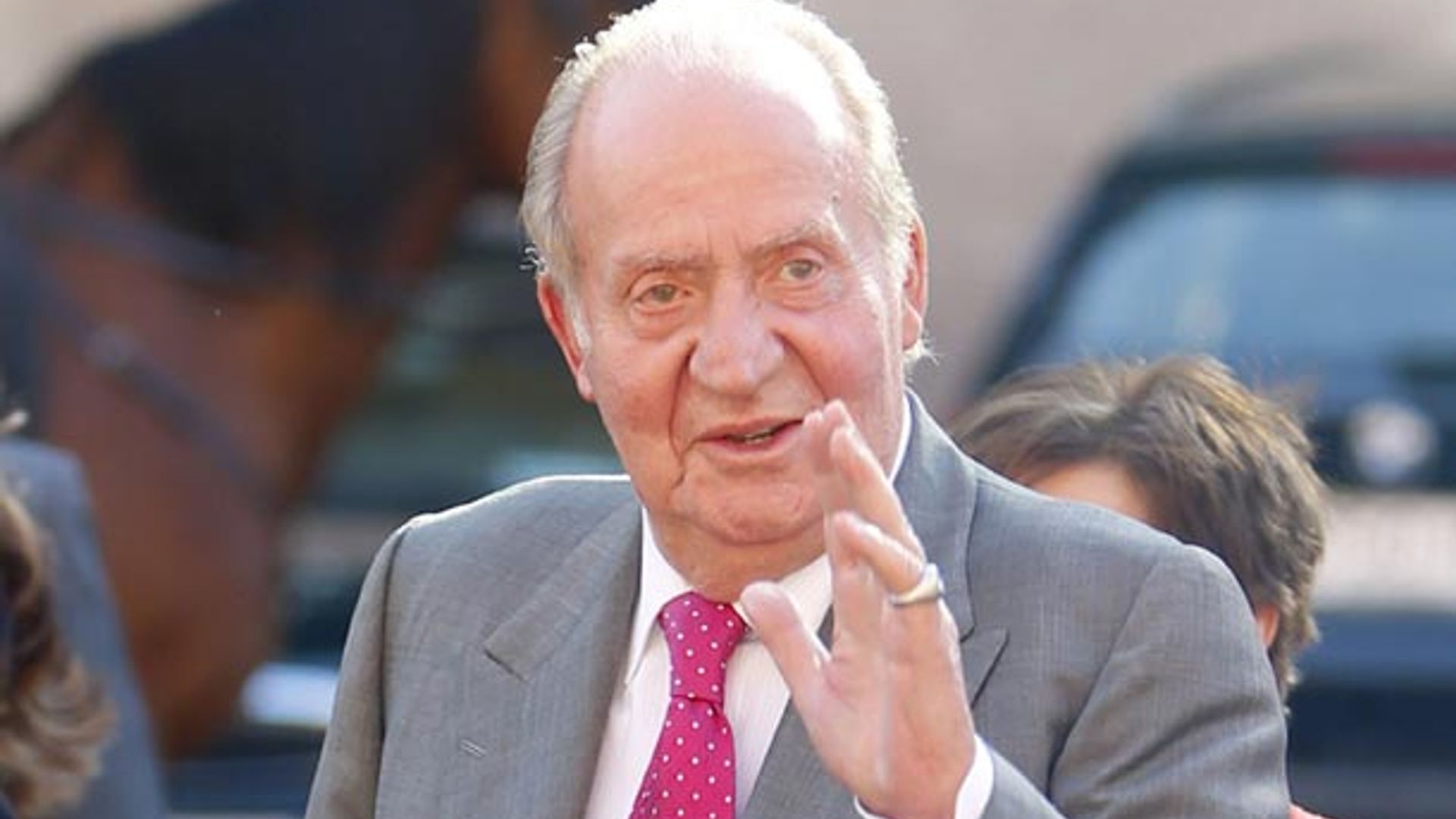 El rey Juan Carlos sorprende a los oyentes de la radio hablando en directo