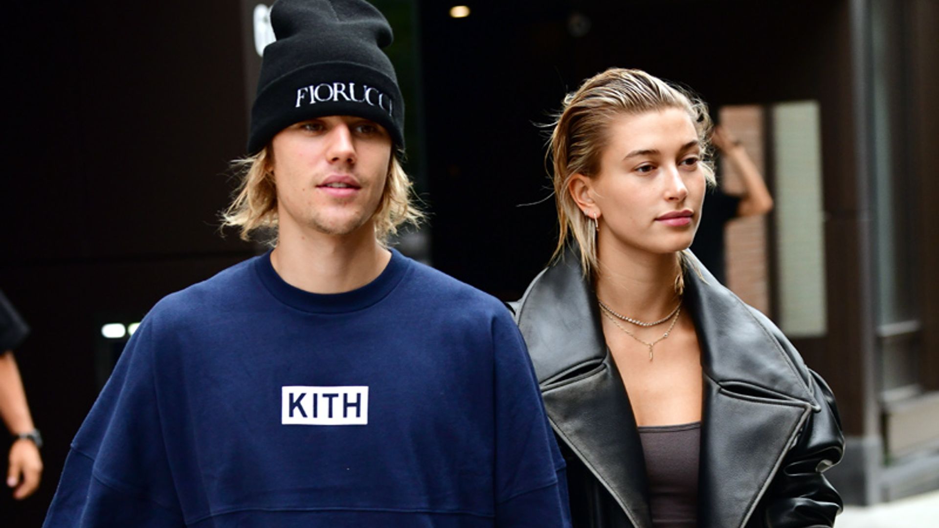 Justin Bieber y Hailey Baldwin ya presumen de ser marido y mujer