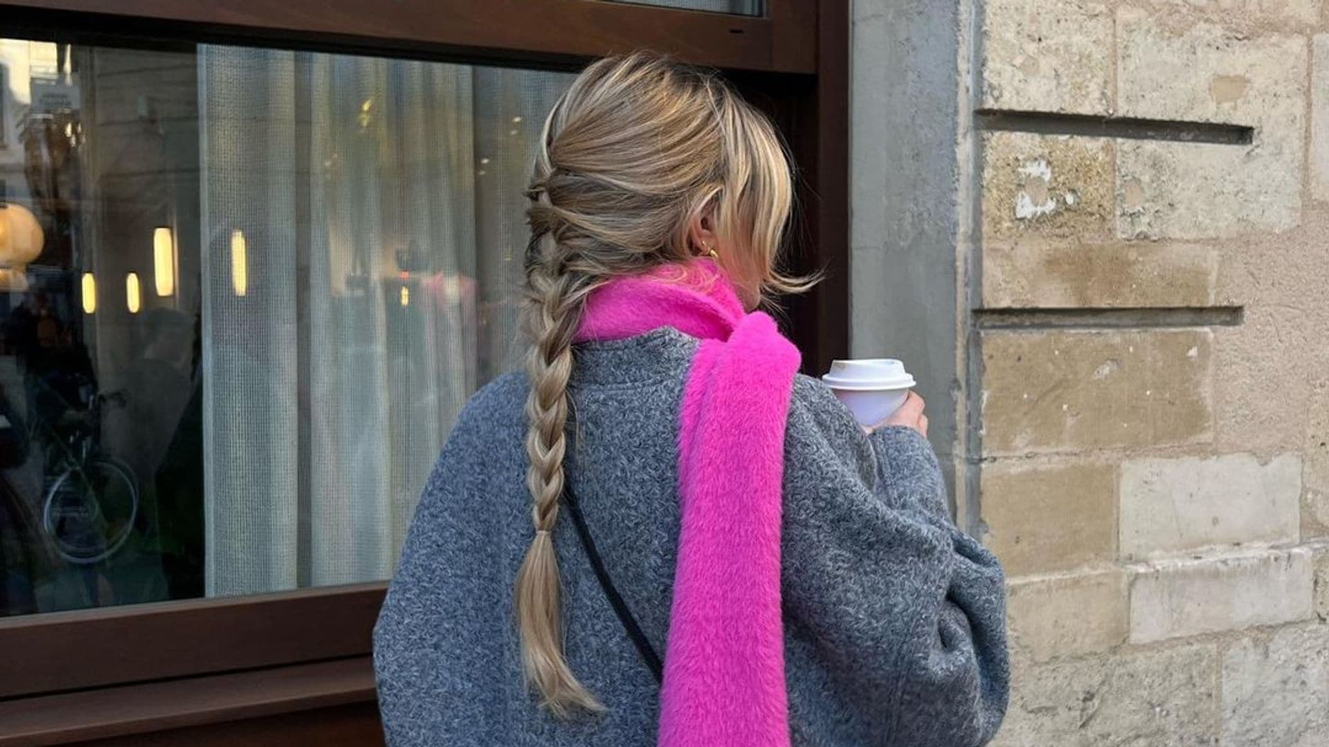 Aprende a hacer la trenza perfecta y fácil para que no se te encrespe el pelo en los días de lluvia