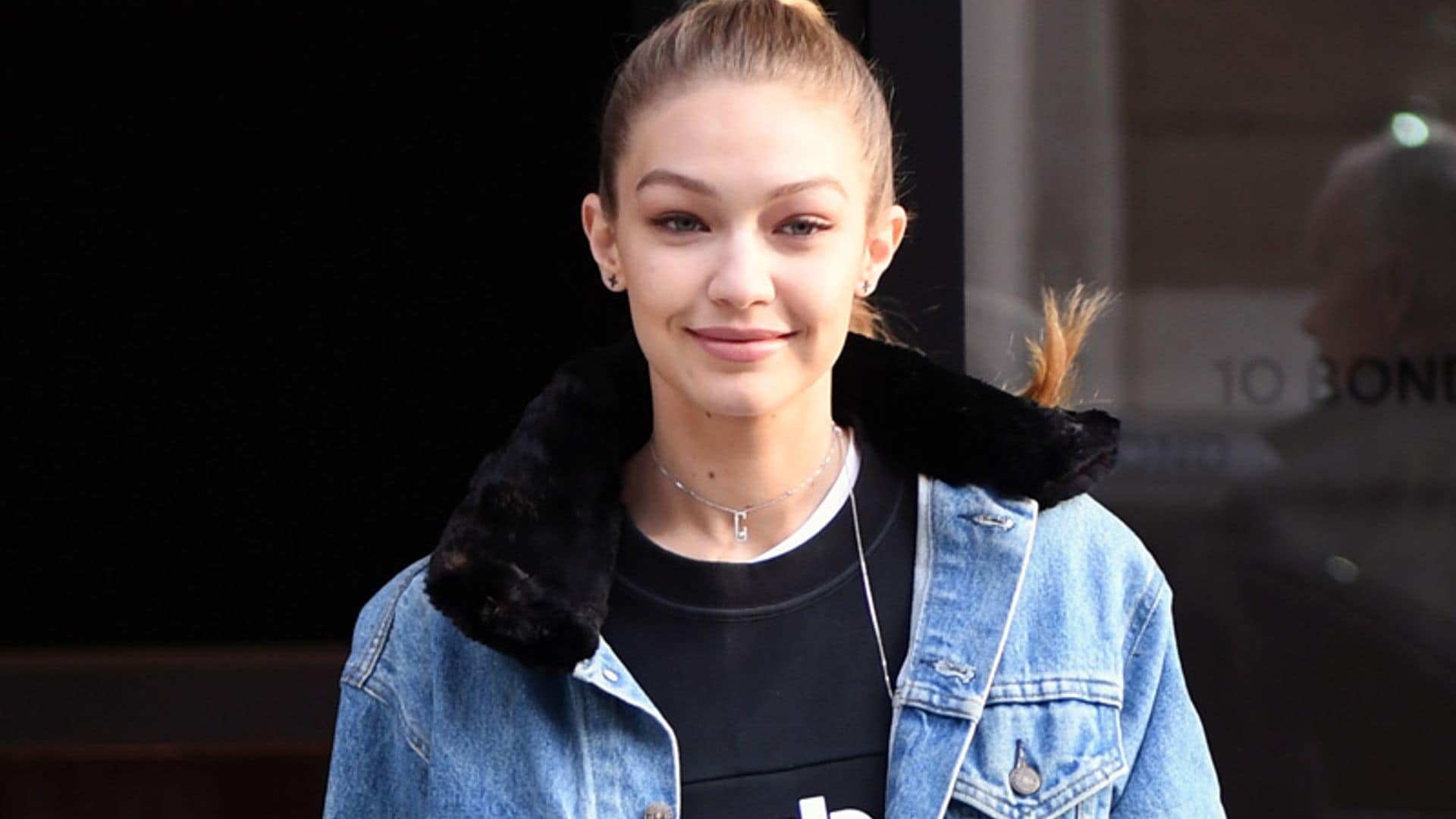 Gigi Hadid en 15 'looks' de invierno, ¿cuál ha sido su mejor 'outfit' del mes?