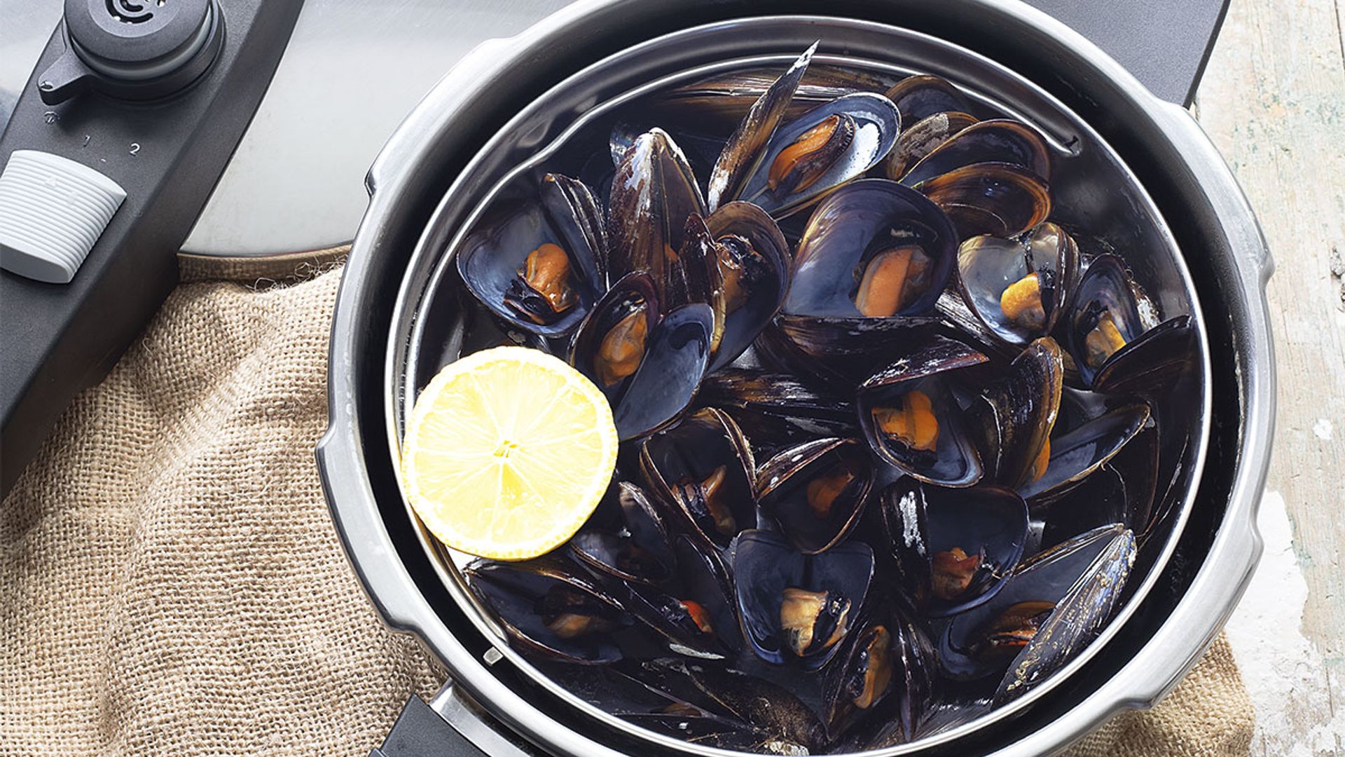 Mejillones al vapor en olla rápida