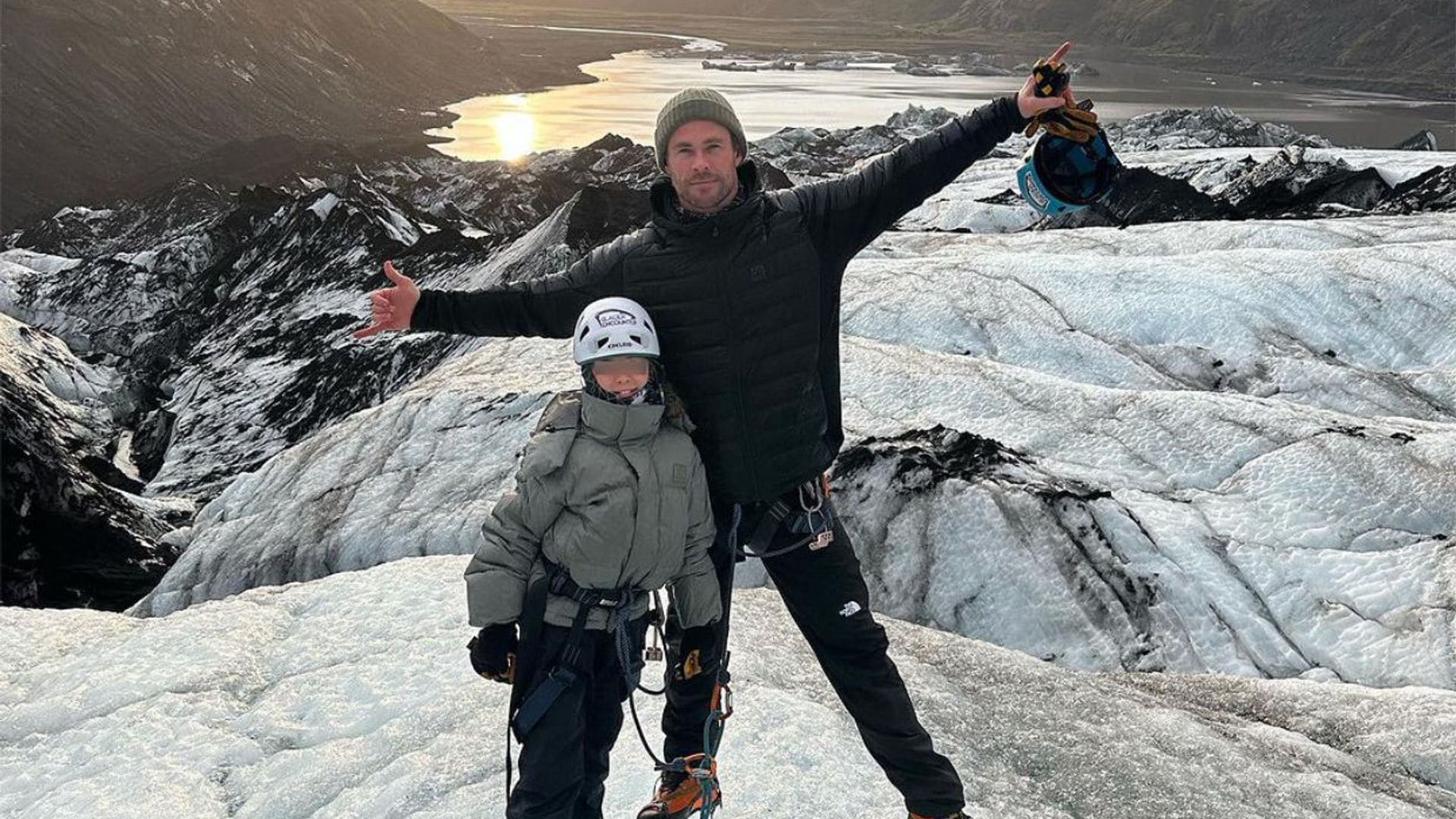 Las espectaculares imágenes de la aventura bajo cero de Chris Hemsworth con su hija en Islandia