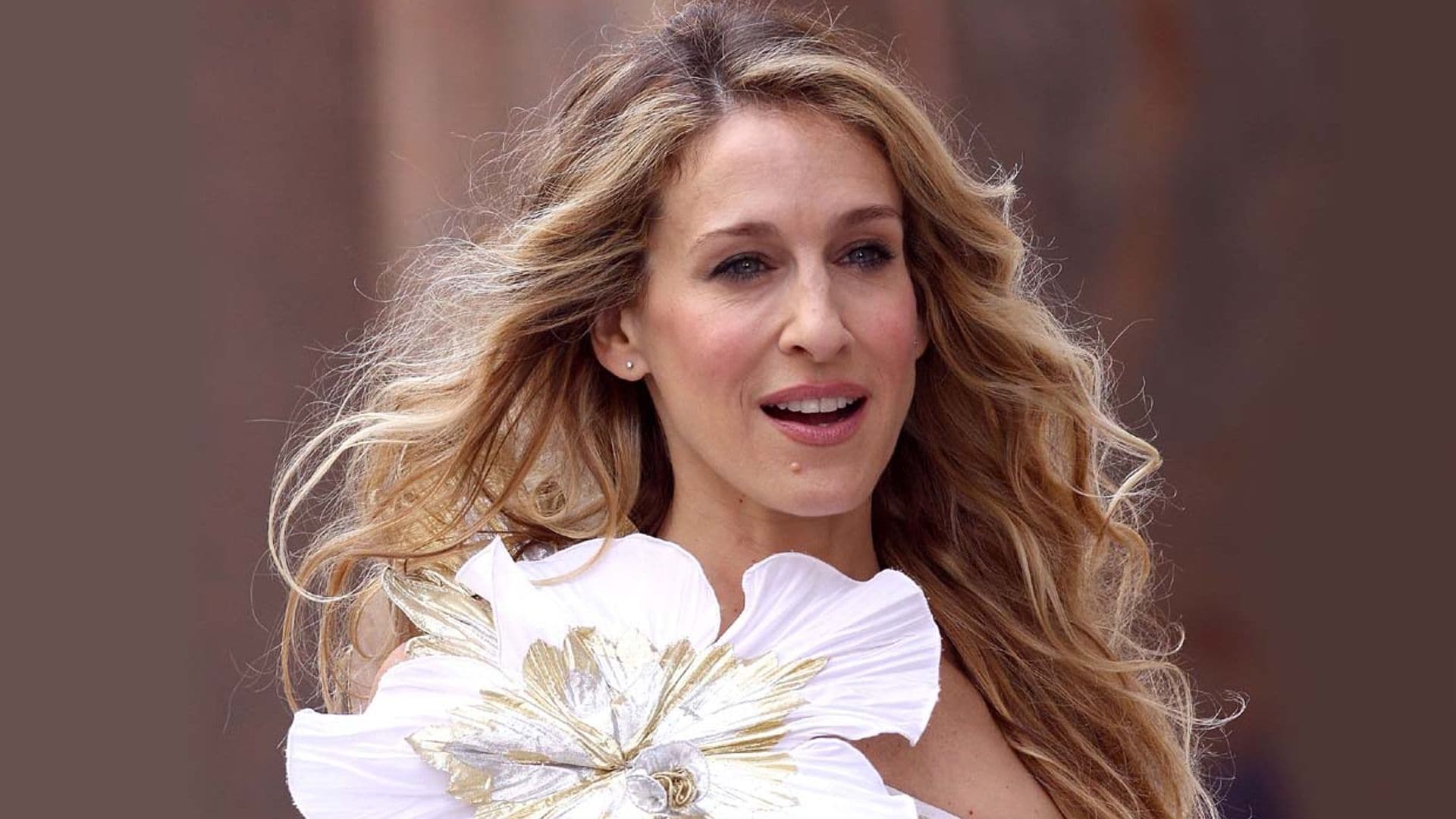 Carrie Bradshaw estaría muy orgullosa del último look de Sarah Jessica Parker