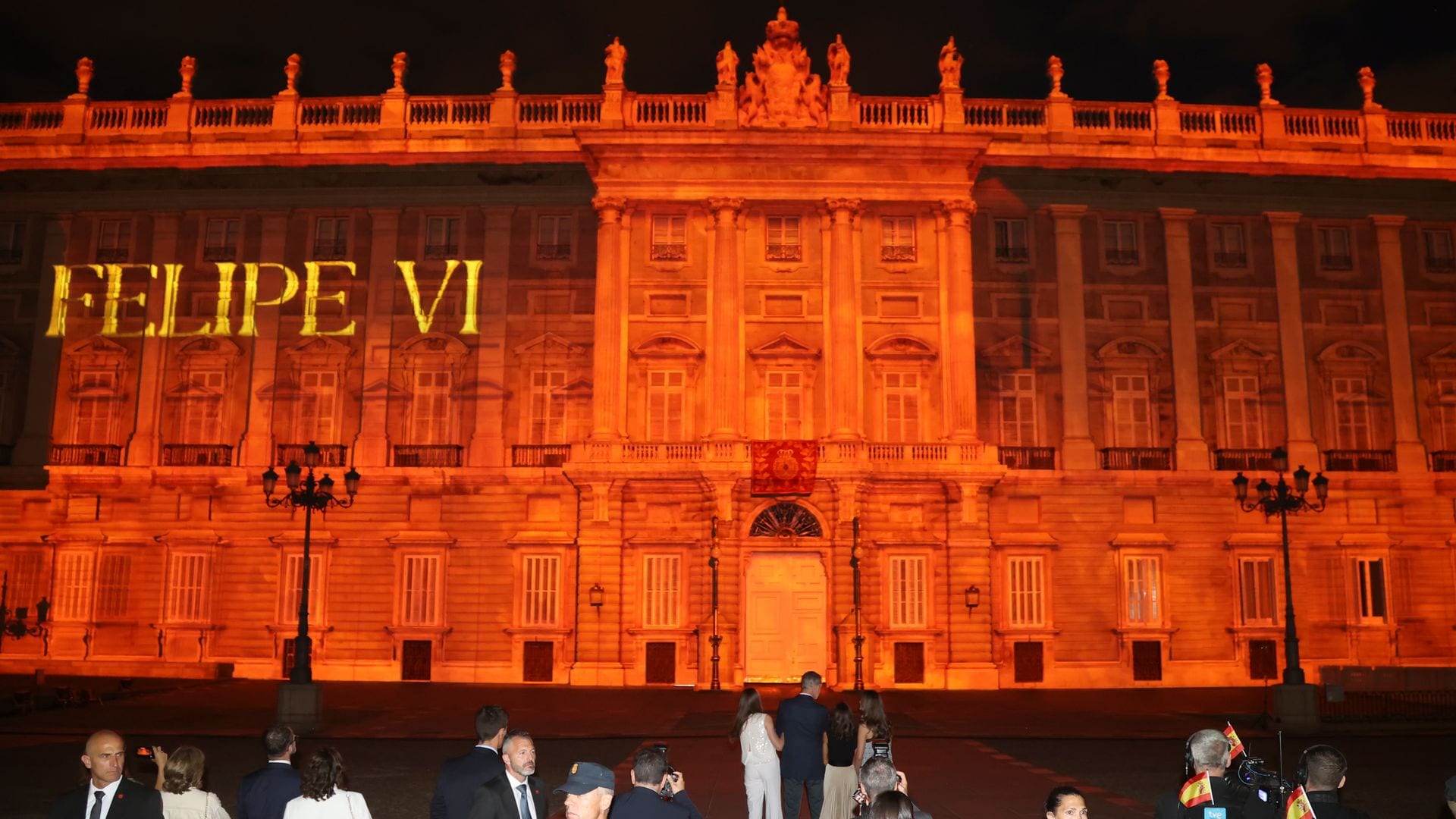 Videomapping proyectado en el Palacio Real por el décimo aniversario de la proclamación de Felipe VI