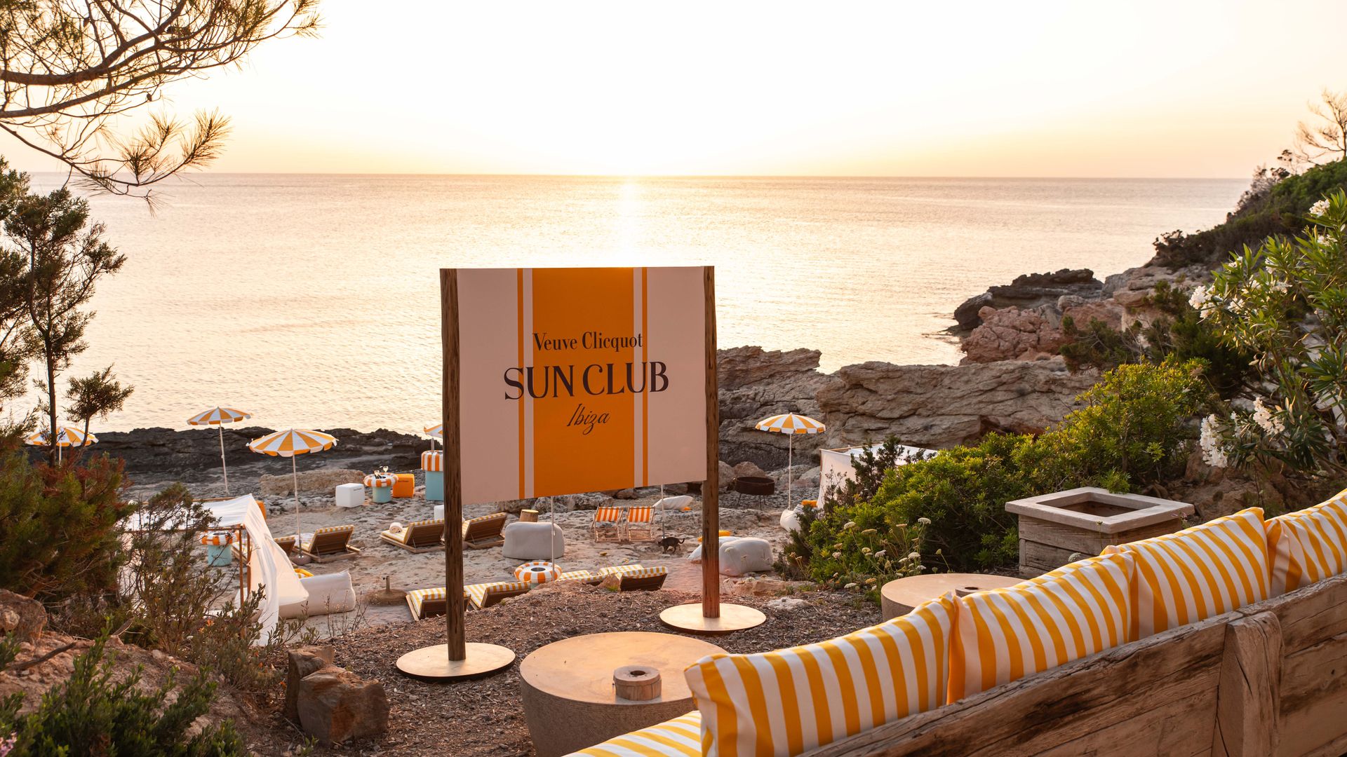 'Sun Club' de Ibiza: un lugar idílico donde disfrutar bajo la puesta de sol del mejor 'champagne'