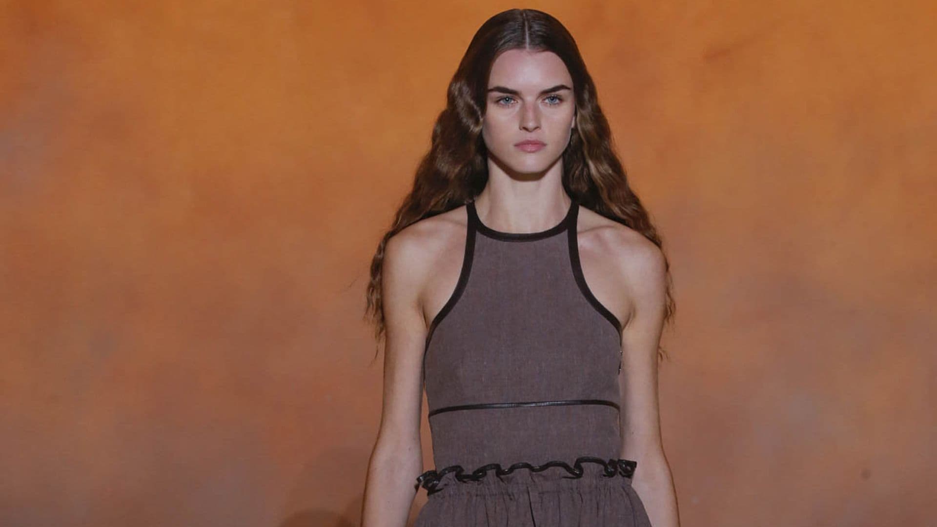 Hermès invita a soñar con la calidez del verano desde la más estricta y sofisticada comodidad