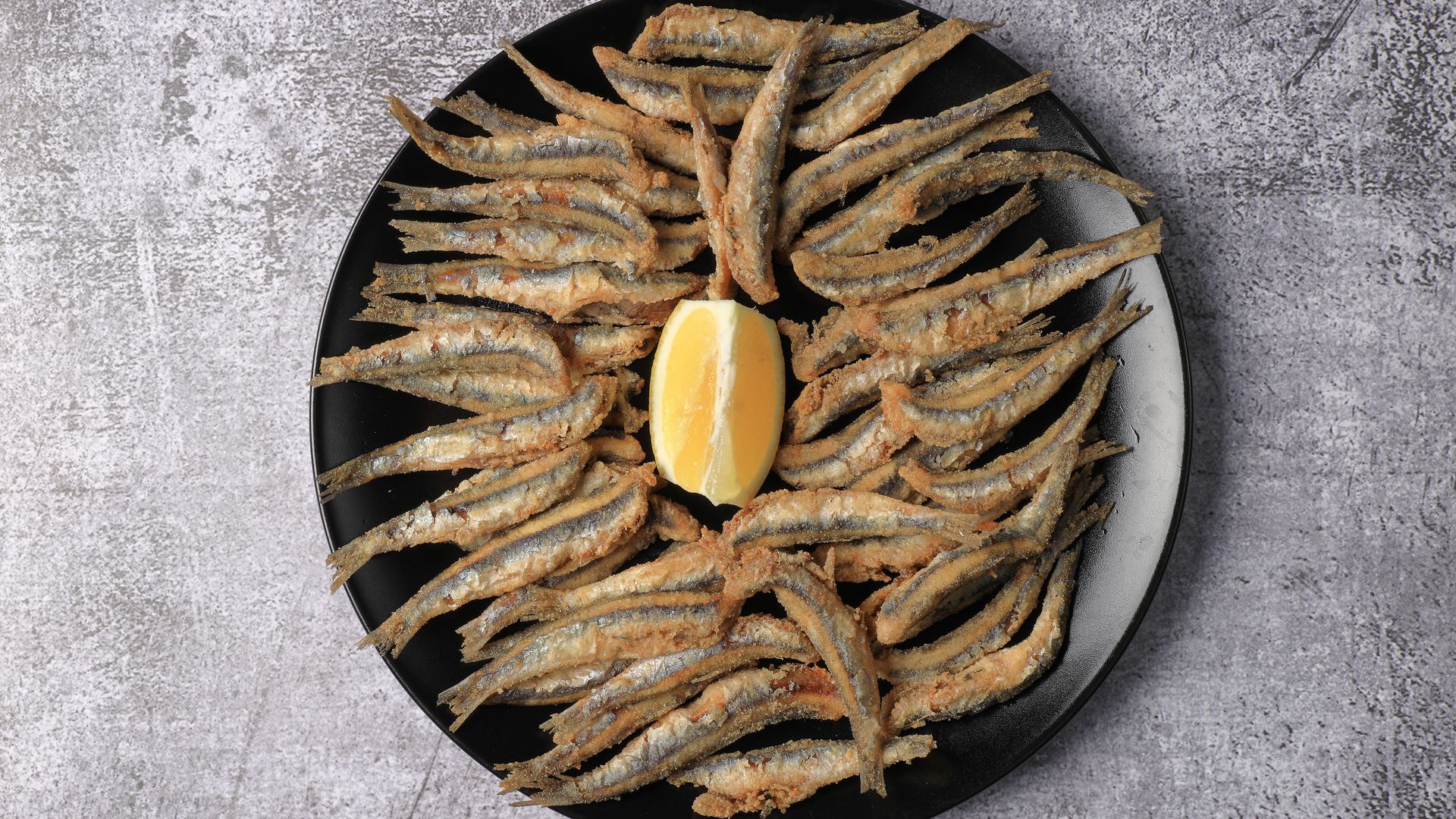 Plan gastro en Málaga para saborear uno de sus pescados más icónicos (y no son los espetos)