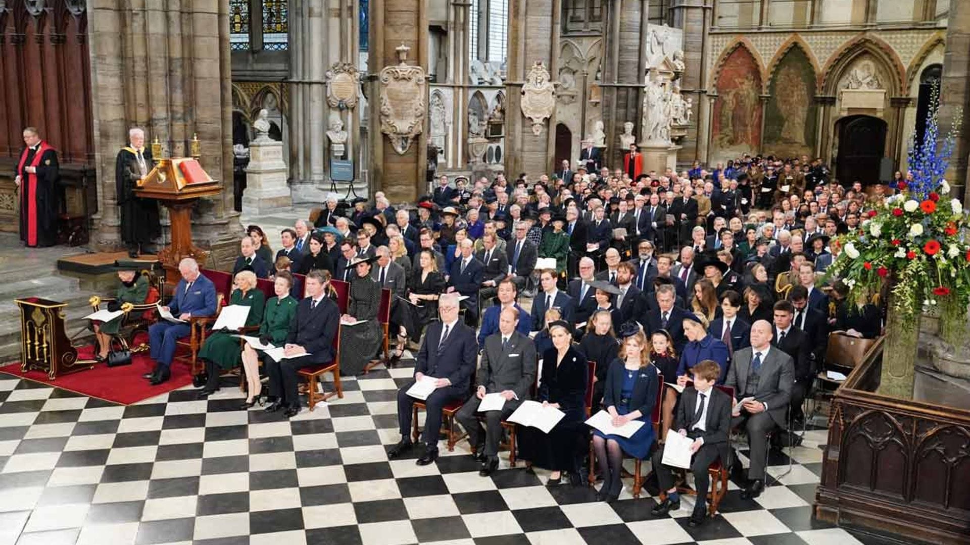 El multitudinario homenaje de Isabel II y la Familia Real británica al duque de Edimburgo que la pandemia ha retrasado un año