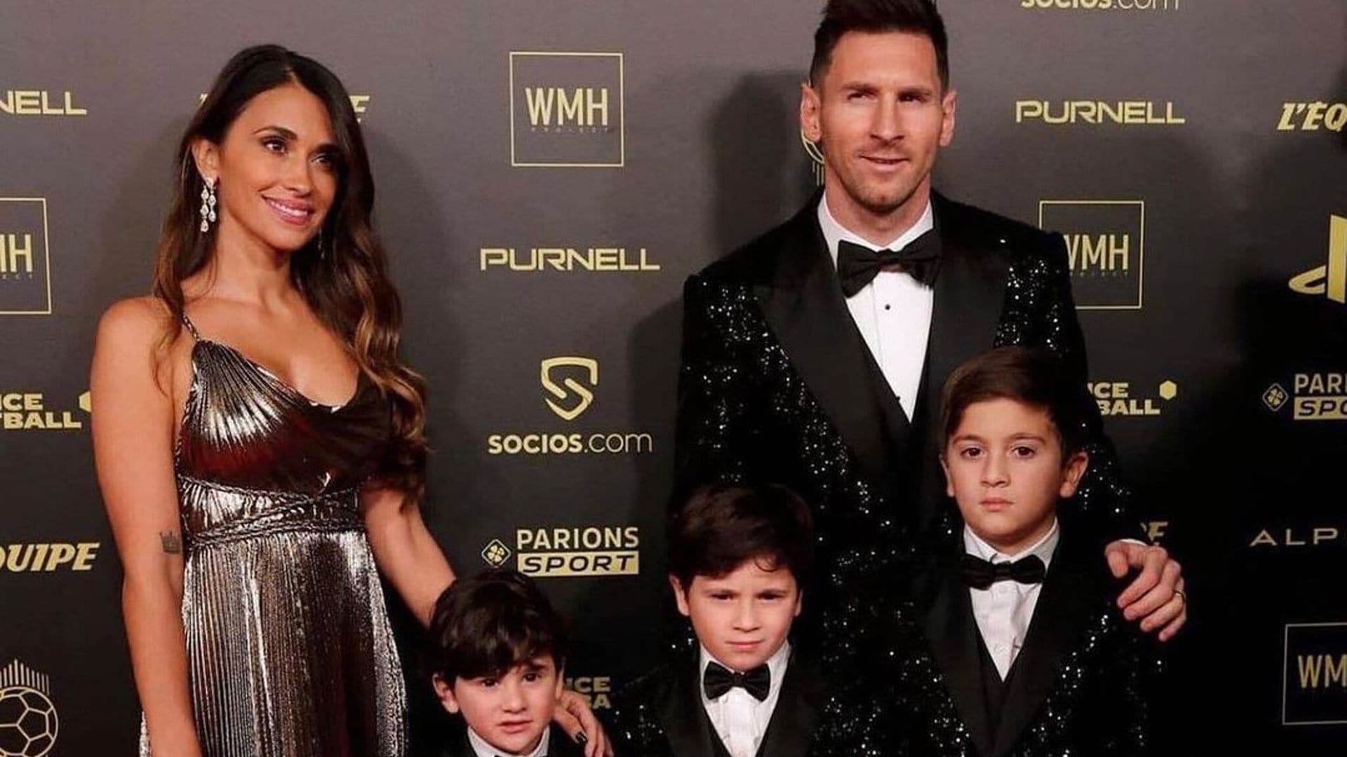 Lionel Messi recibe su séptimo Balón de Oro acompañado por su familia