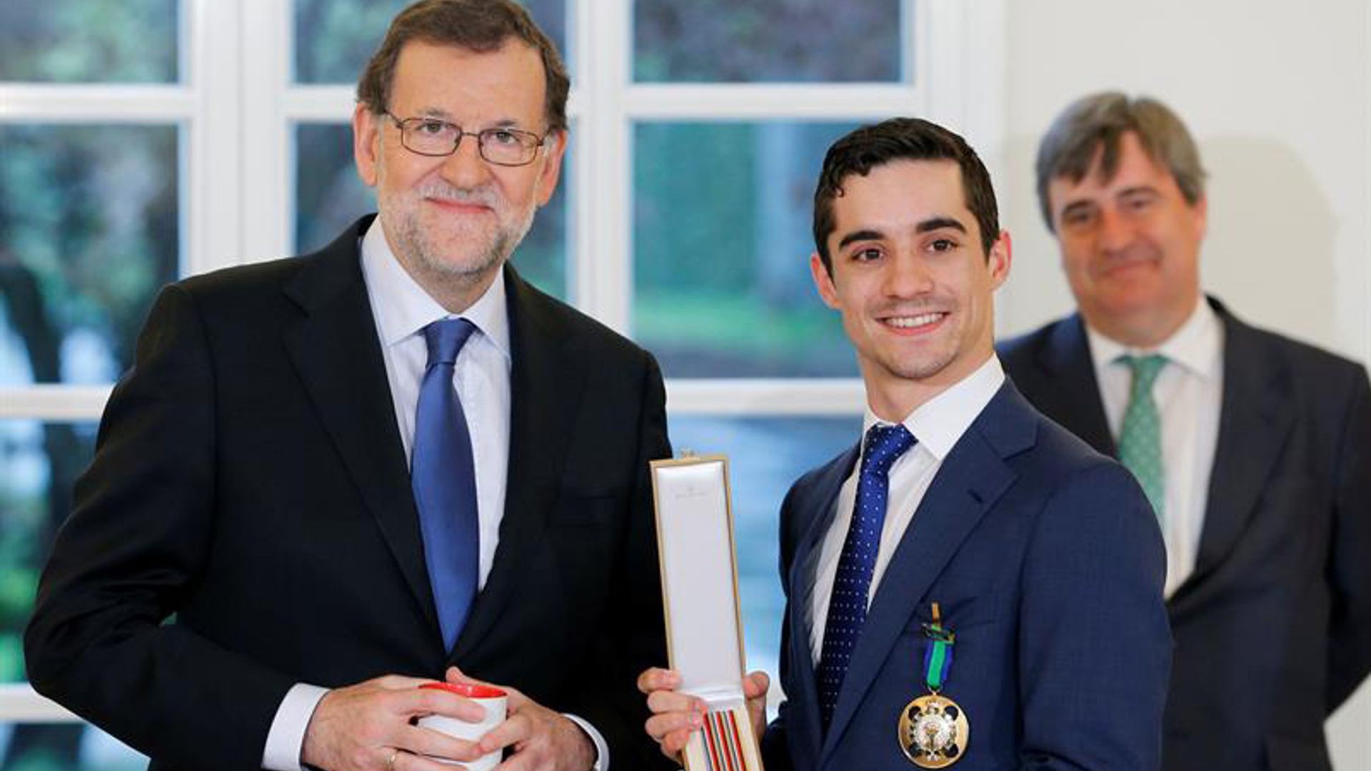 Javier Fernández, bicampeón del mundo de patinaje artístico, recibe la Medalla de Oro al Mérito Deportivo