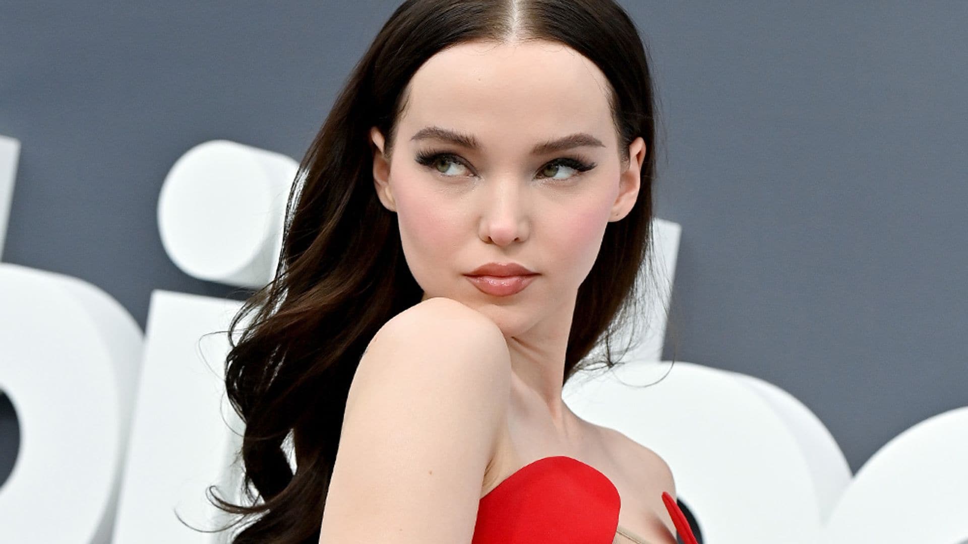 De Dove Cameron a Dixie D'Amelio: las chicas 'gen Z' pisan la alfombra roja con los looks más atrevidos