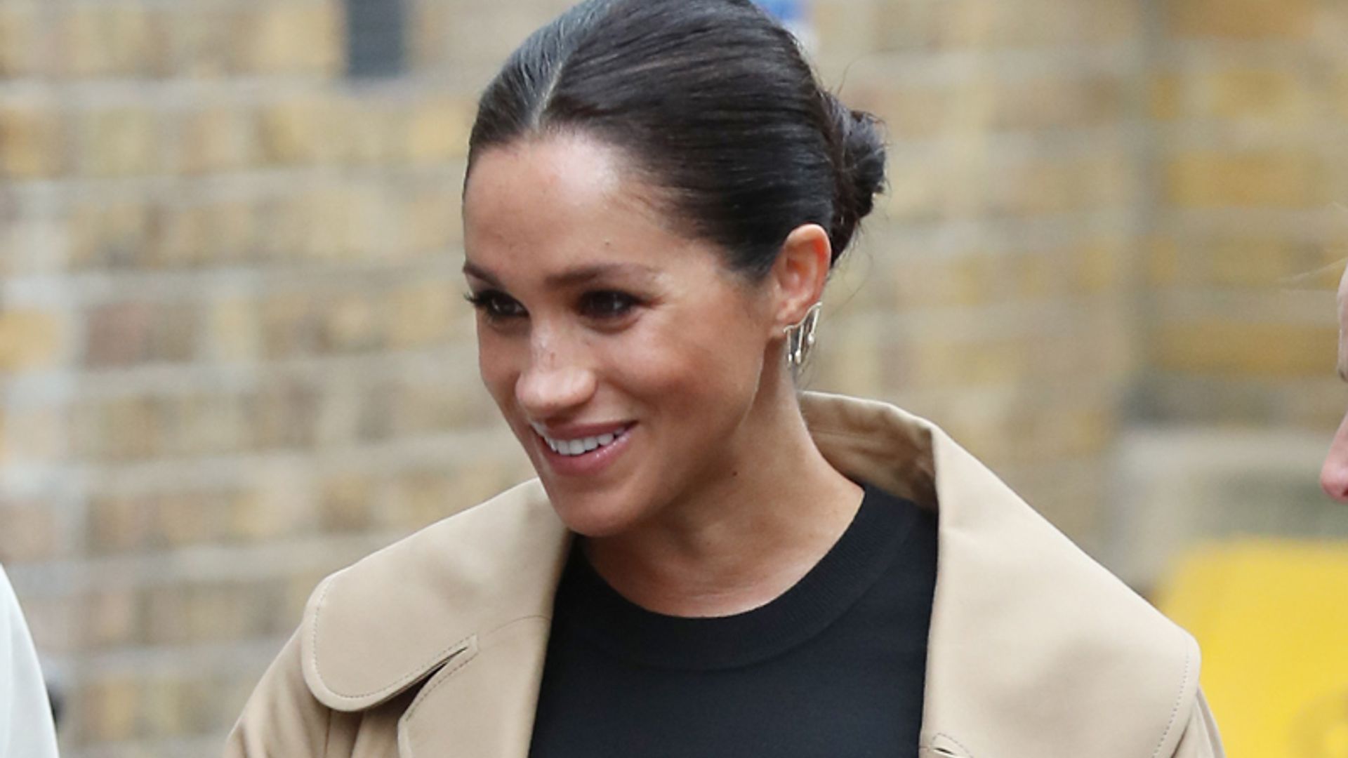 Meghan Markle 'hace los deberes' y visita una de sus recién estrenadas fundaciones