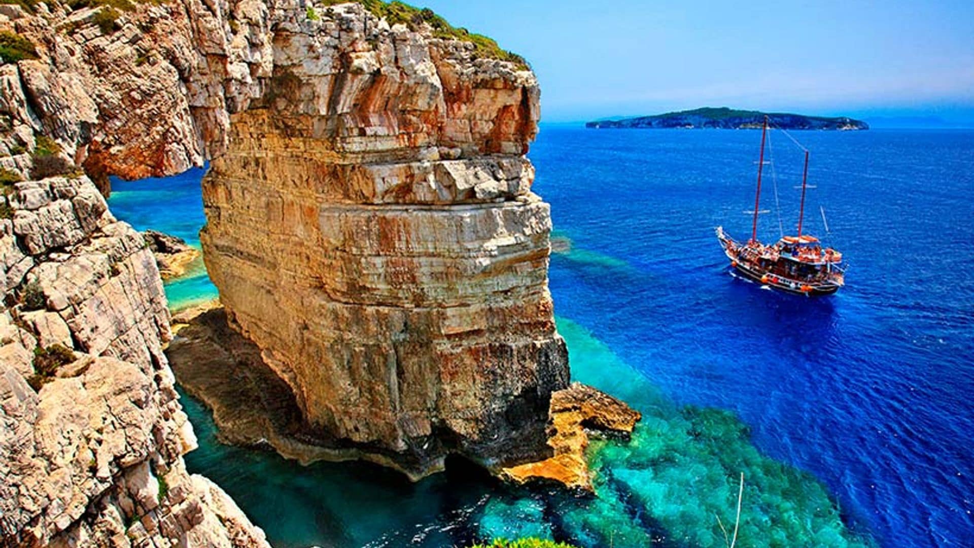 La isla de las cuevas azules, un gran descubrimiento en el Mediterráneo