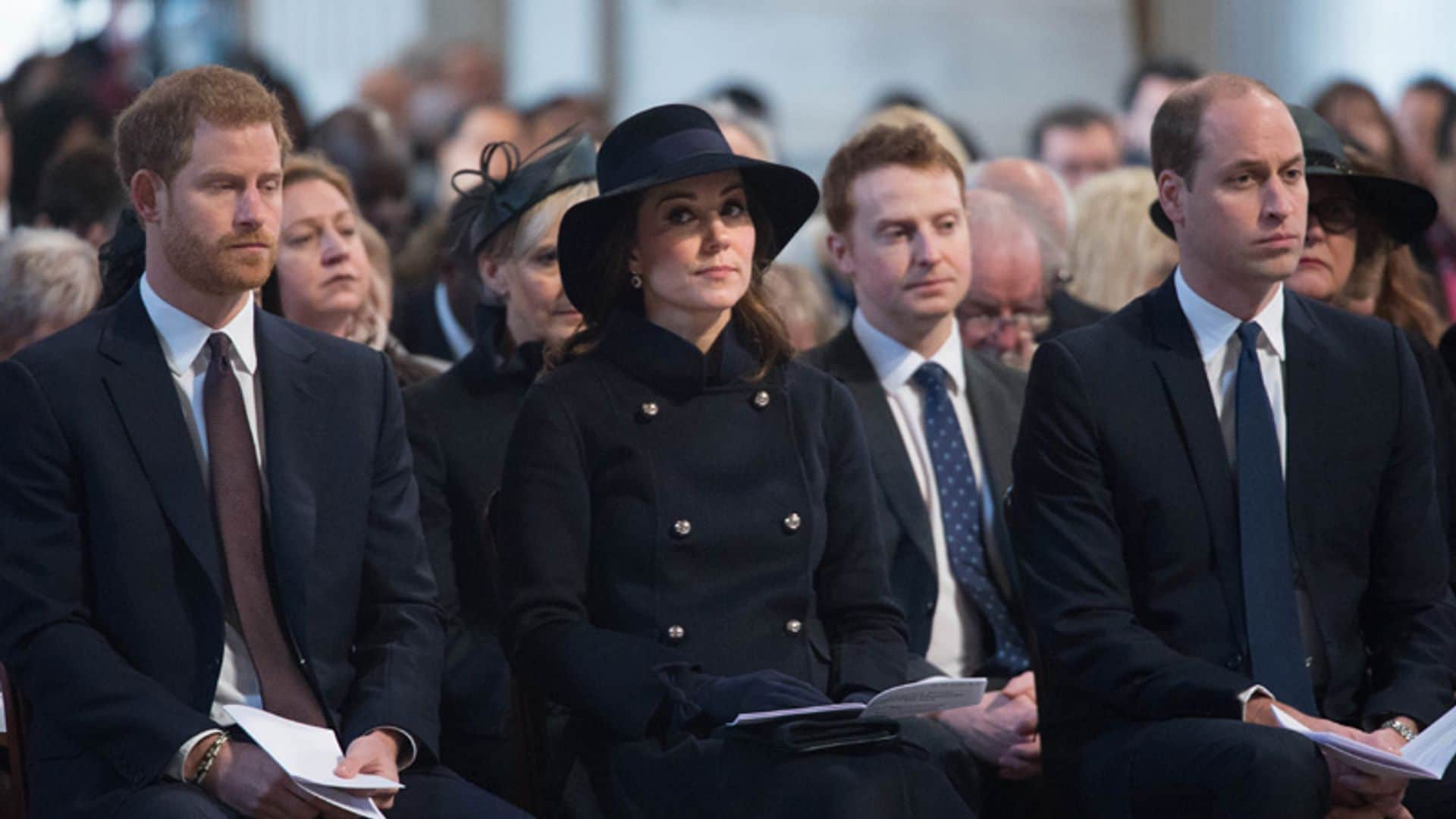 Los Duques de Cambridge y el príncipe Harry, en el emotivo homenaje a las víctimas del incendio de Londres