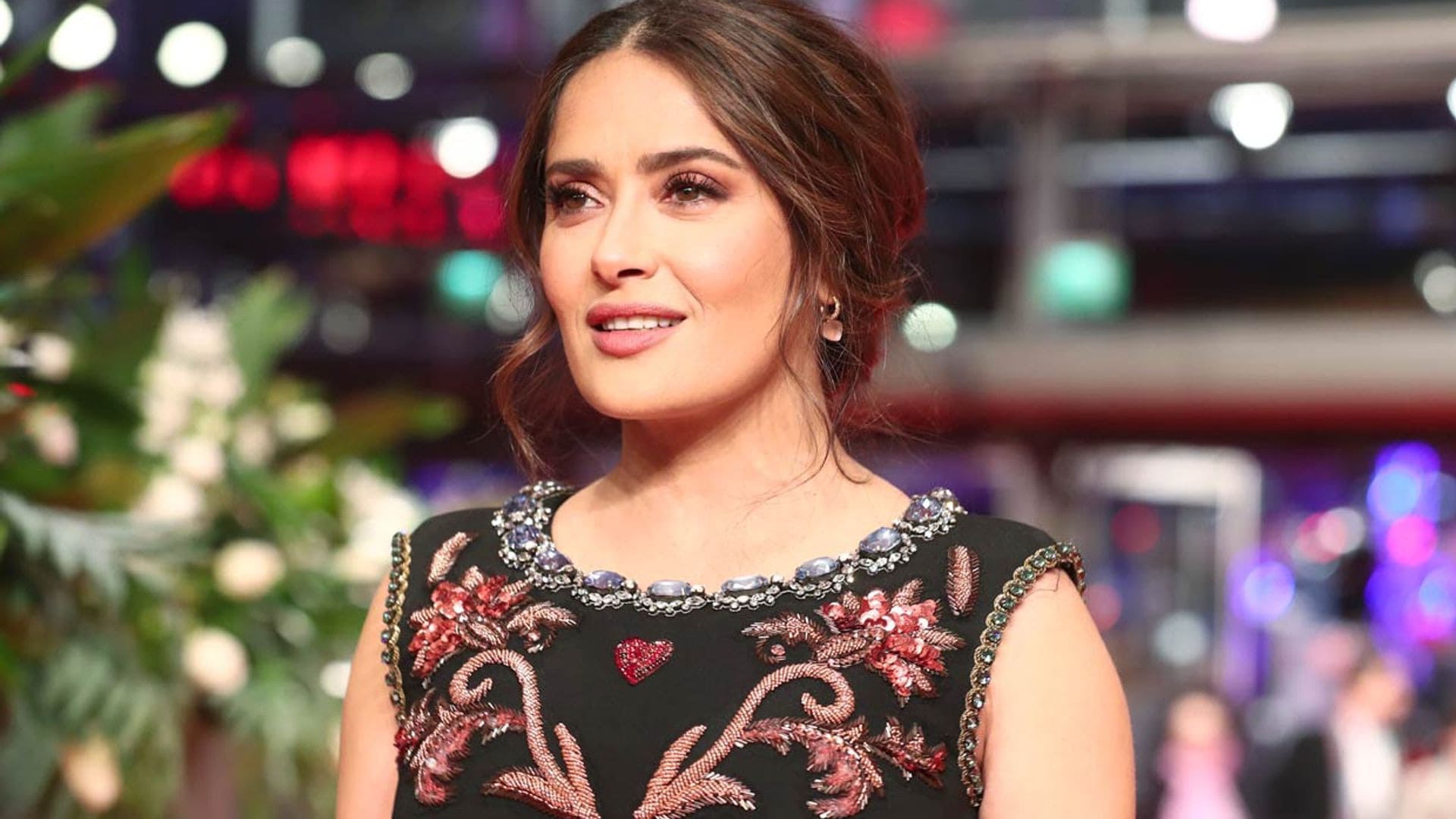 Salma Hayek, espectacular a sus 53 años sin filtros ni maquillaje