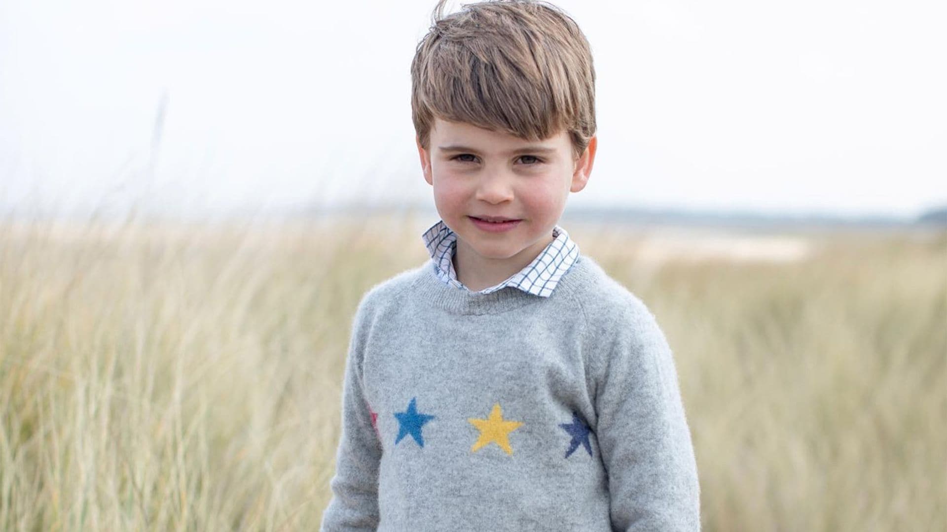 ¡Qué mayor! Louis de Cambridge celebra su cuarto cumpleaños con unas simpáticas imágenes en la playa