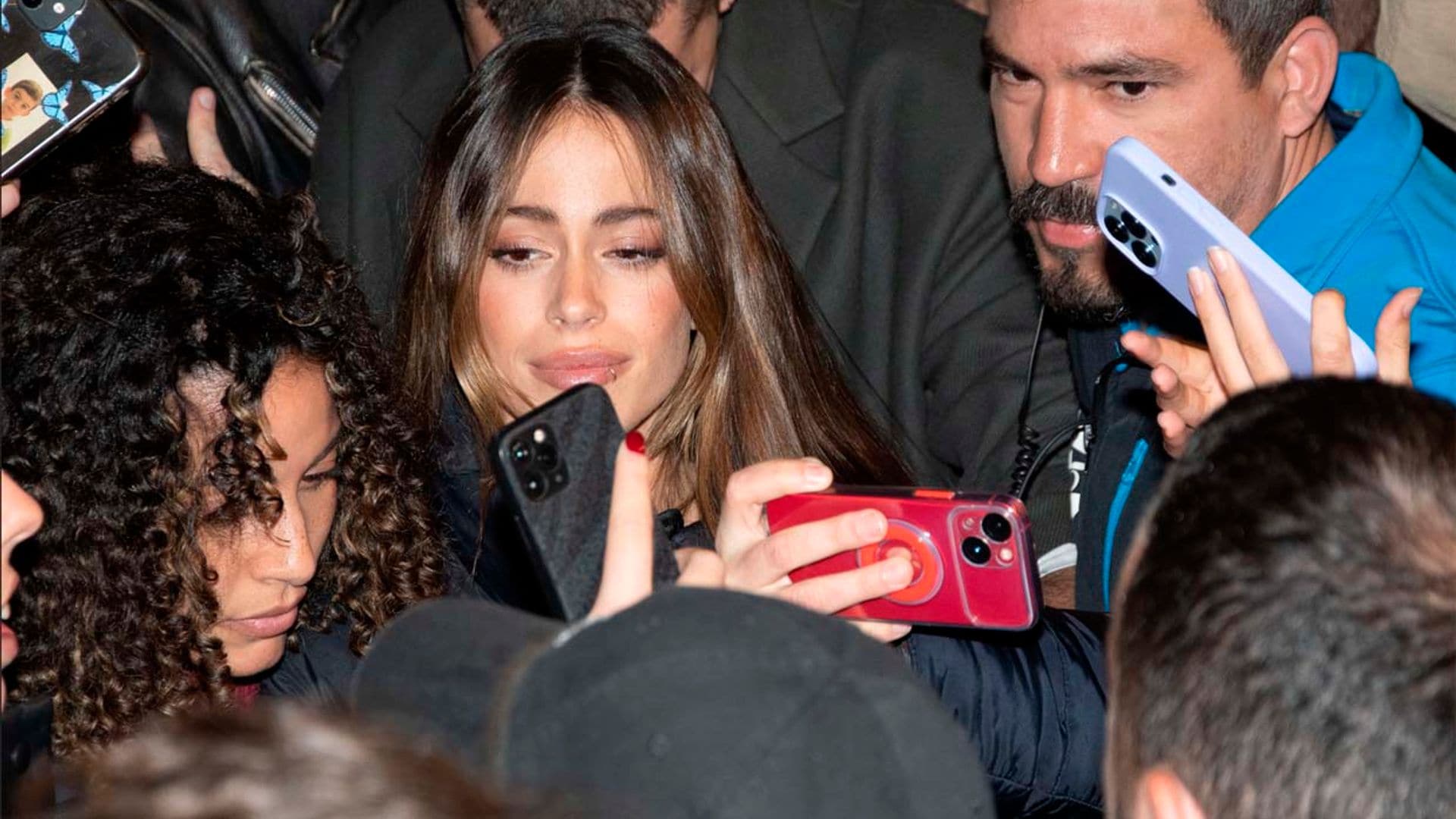 Como una auténtica diva: Tini Stoessel causa furor a su paso por Madrid