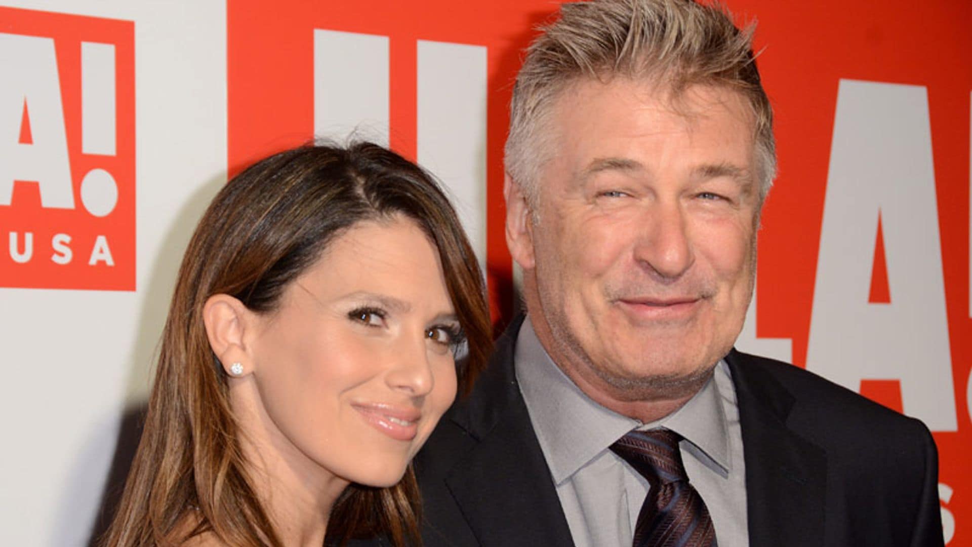 Alec e Hilaria Baldwin eligen la fiesta de lanzamiento de HOLA! USA para reaparecer tras ser padres