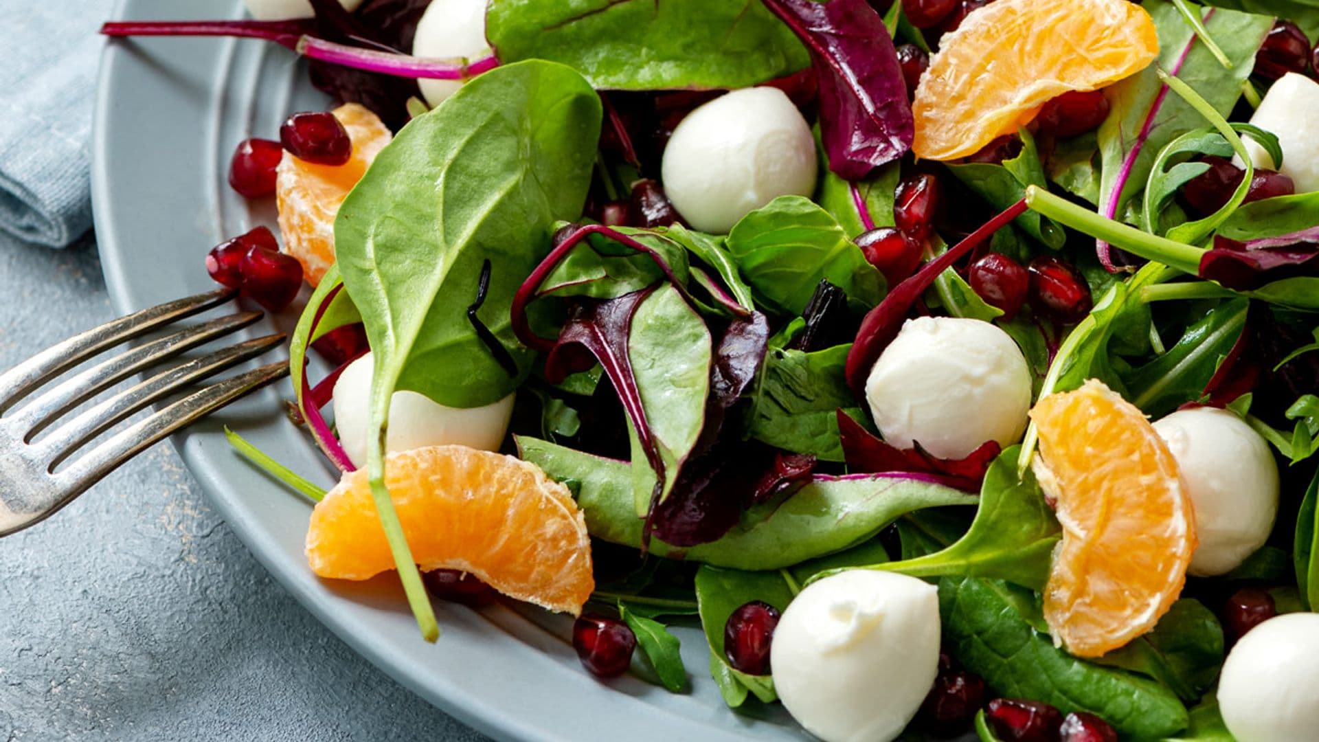 Ensalada de mandarinas, 'mozzarella' y granada