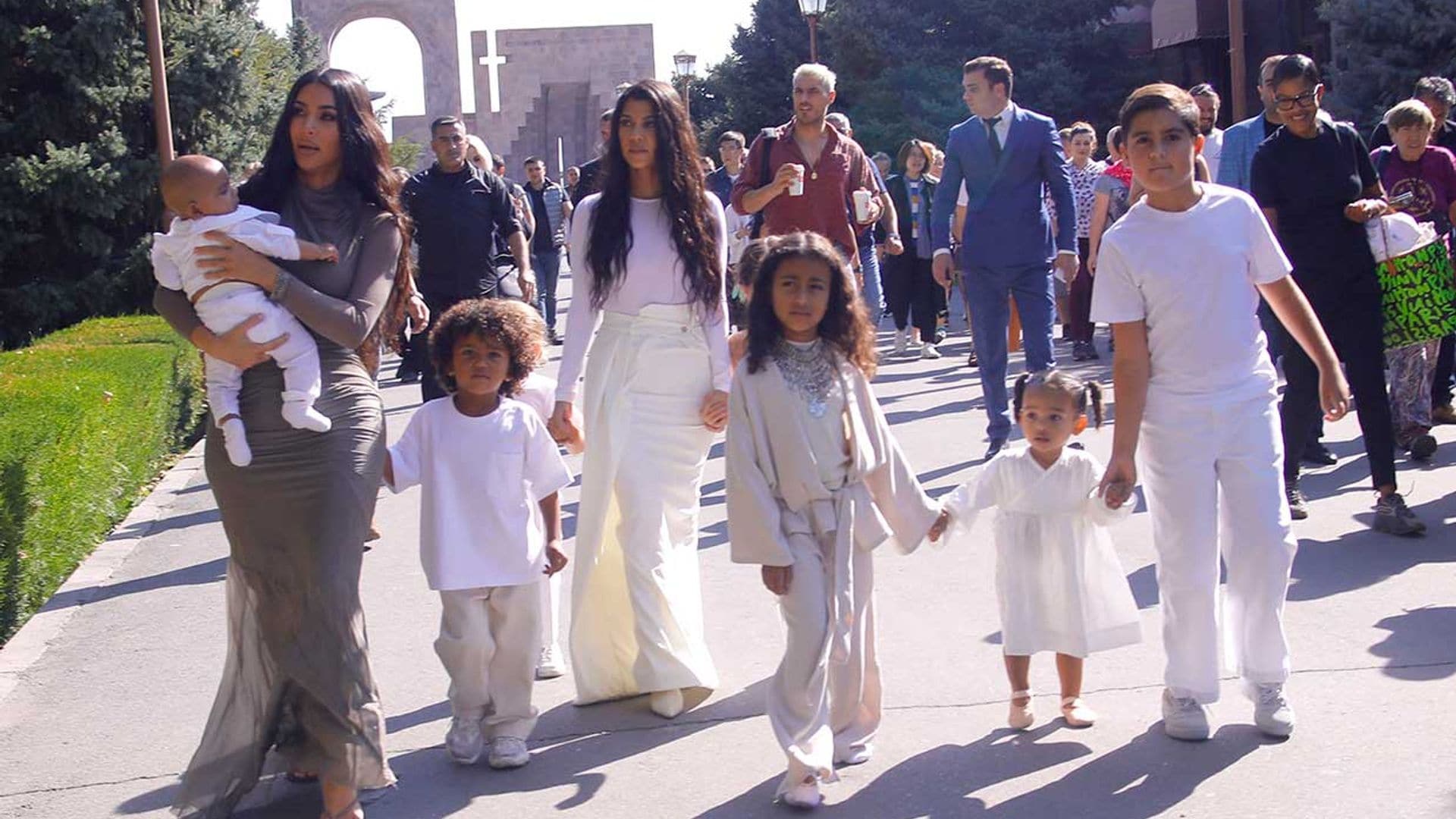 Kim Kardashian cumple su gran sueño de bautizar a sus hijos pequeños en Armenia