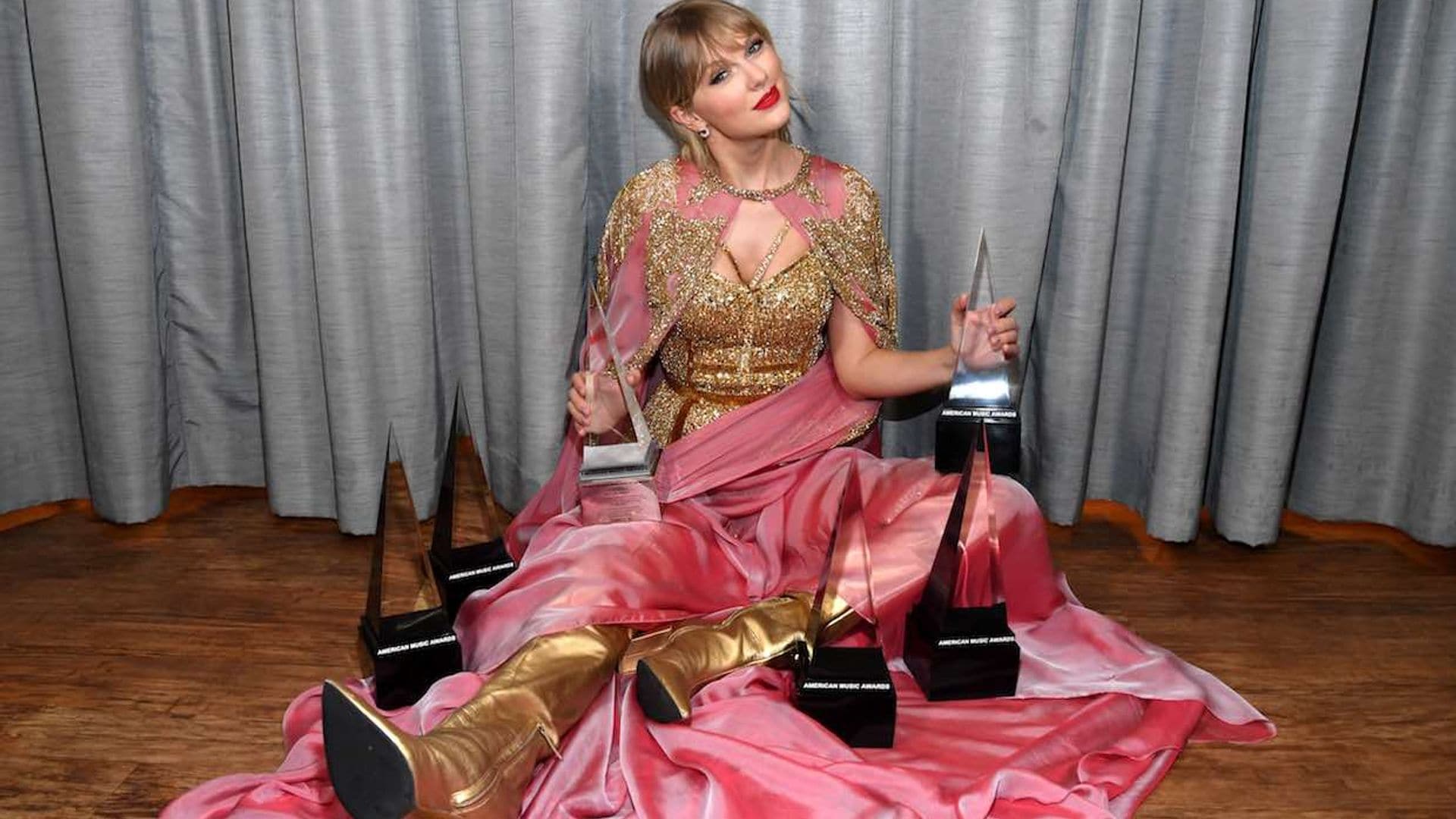 Taylor Swift se proclama nueva 'reina del pop' en los American Music Awards