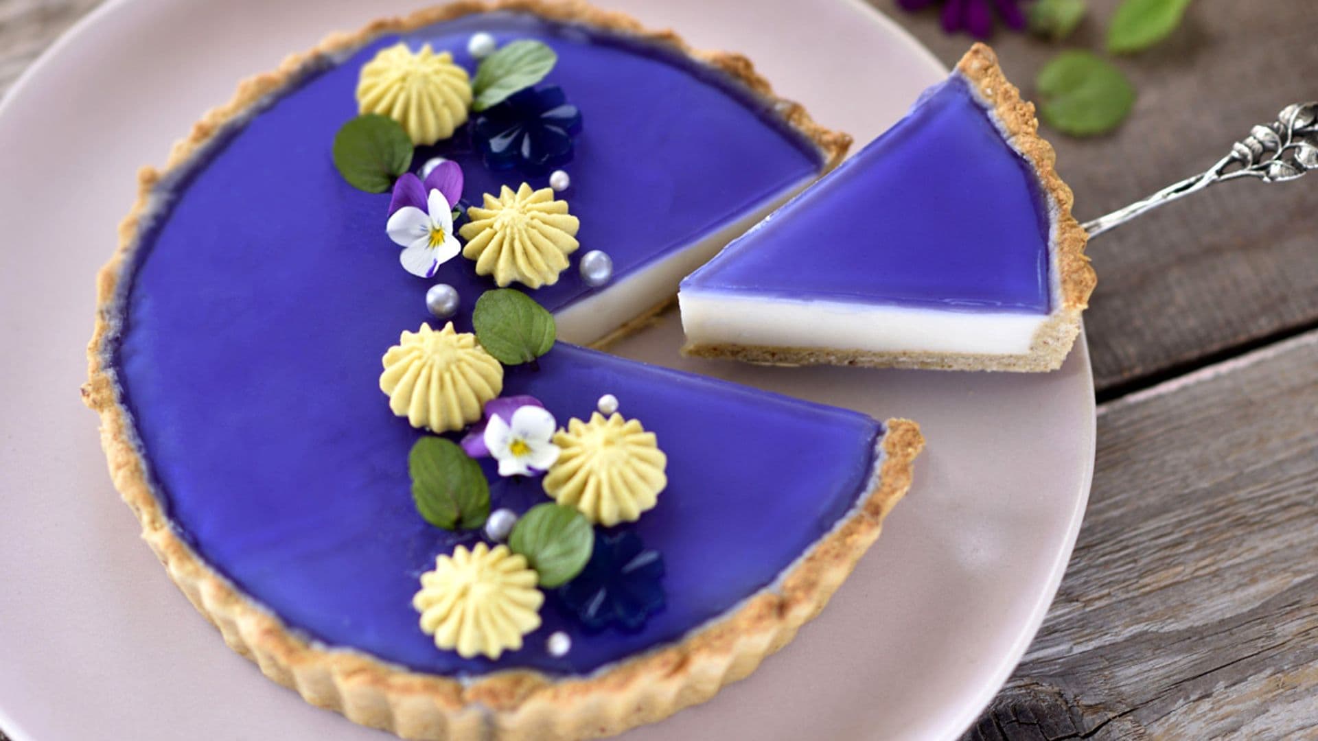 Tarta de té azul ('Butterfly pea tea')