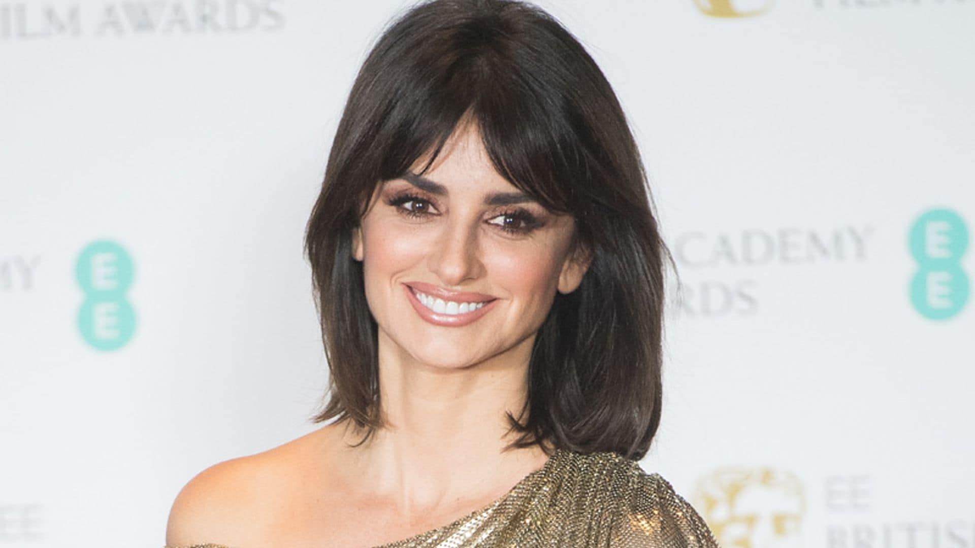 Primer adelanto de Penélope Cruz en el papel de Donatella Versace