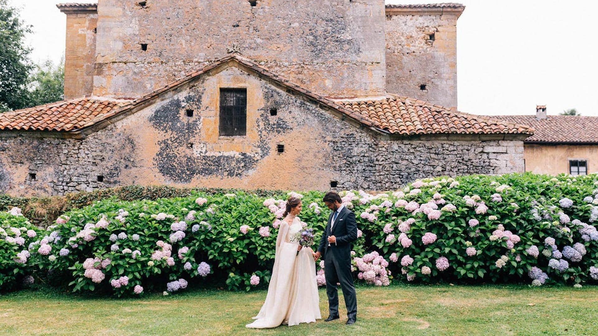 Un vestido de novia desmontable con capa para la boda asturiana de Lola