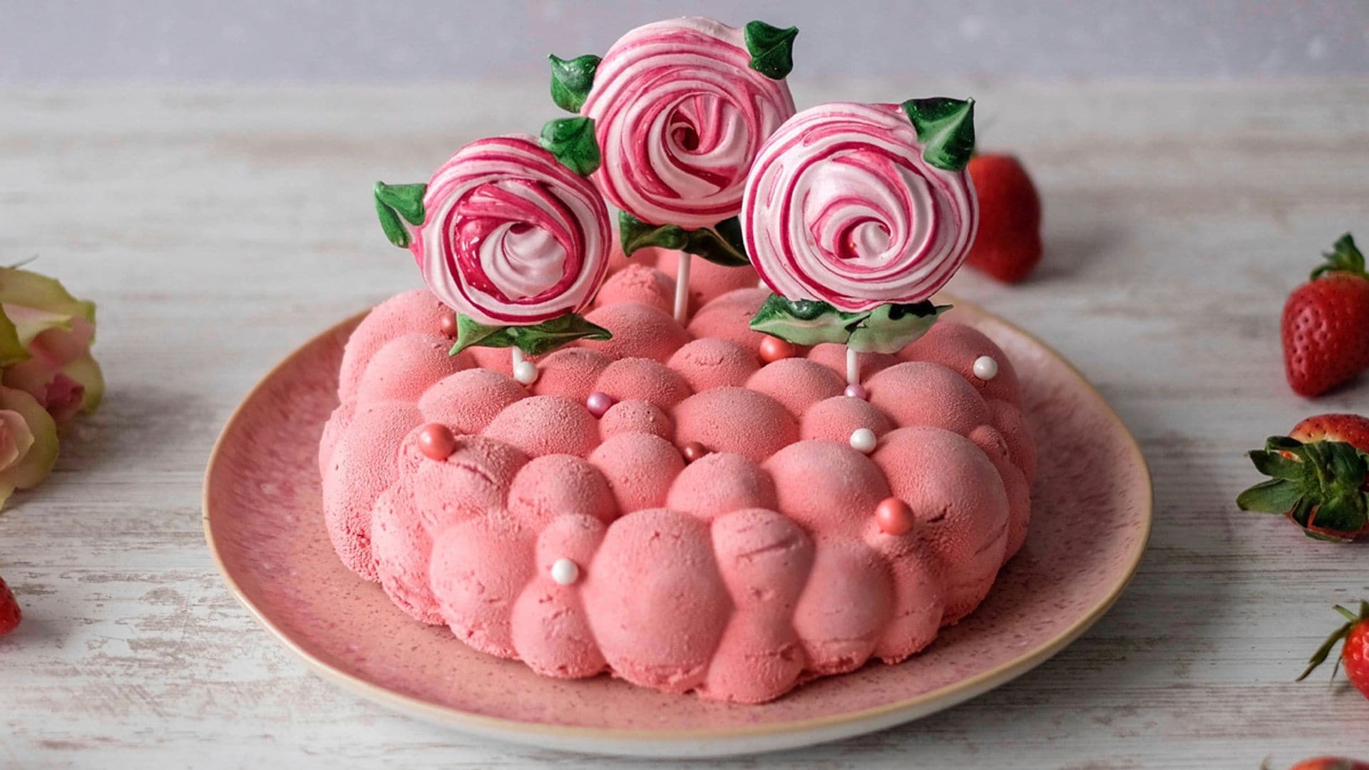 Nube de fresa con rosas de merengue