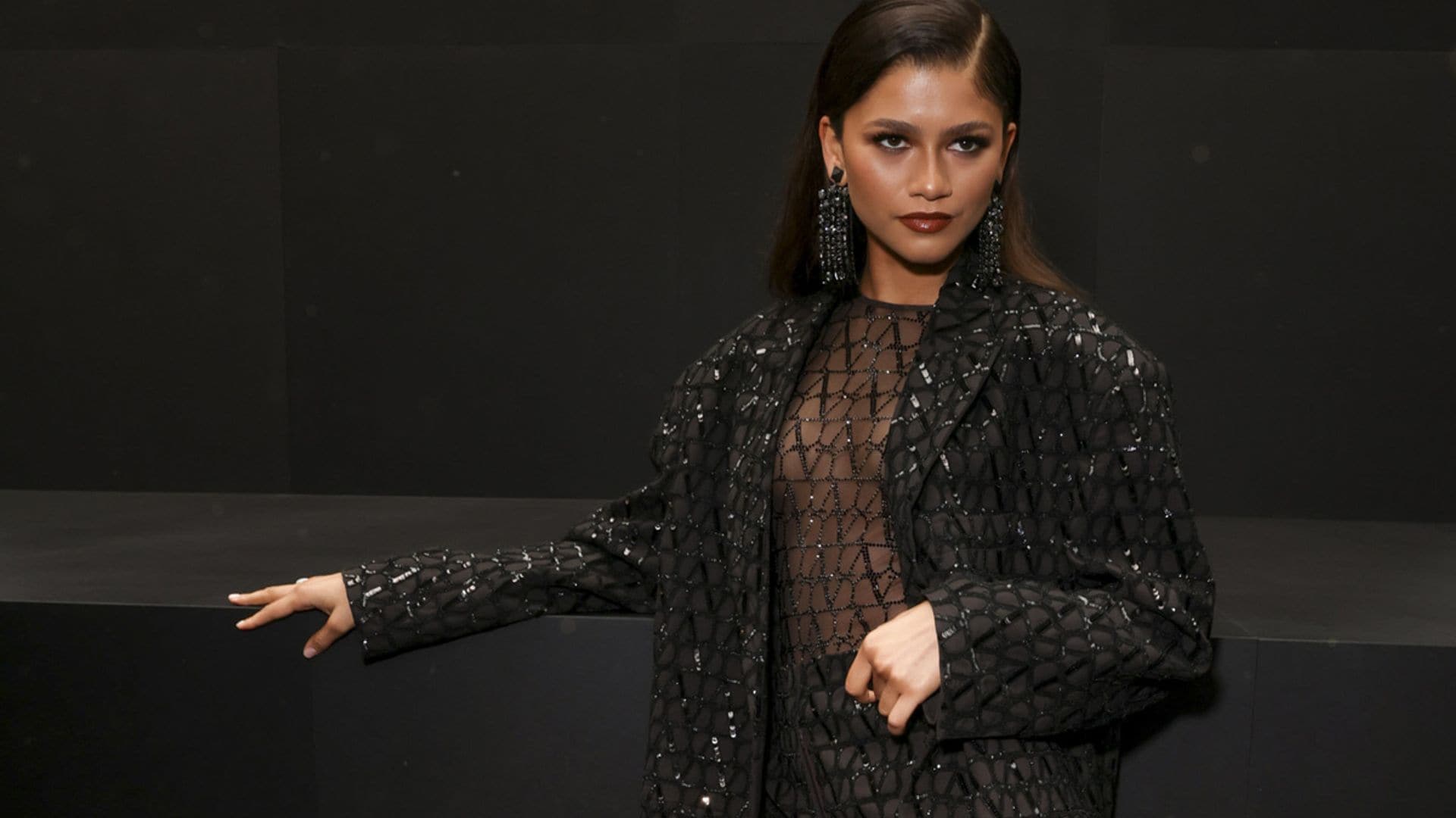 Zendaya sorprende en el desfile de Valentino con el traje brillante que llevarás en tu próxima fiesta