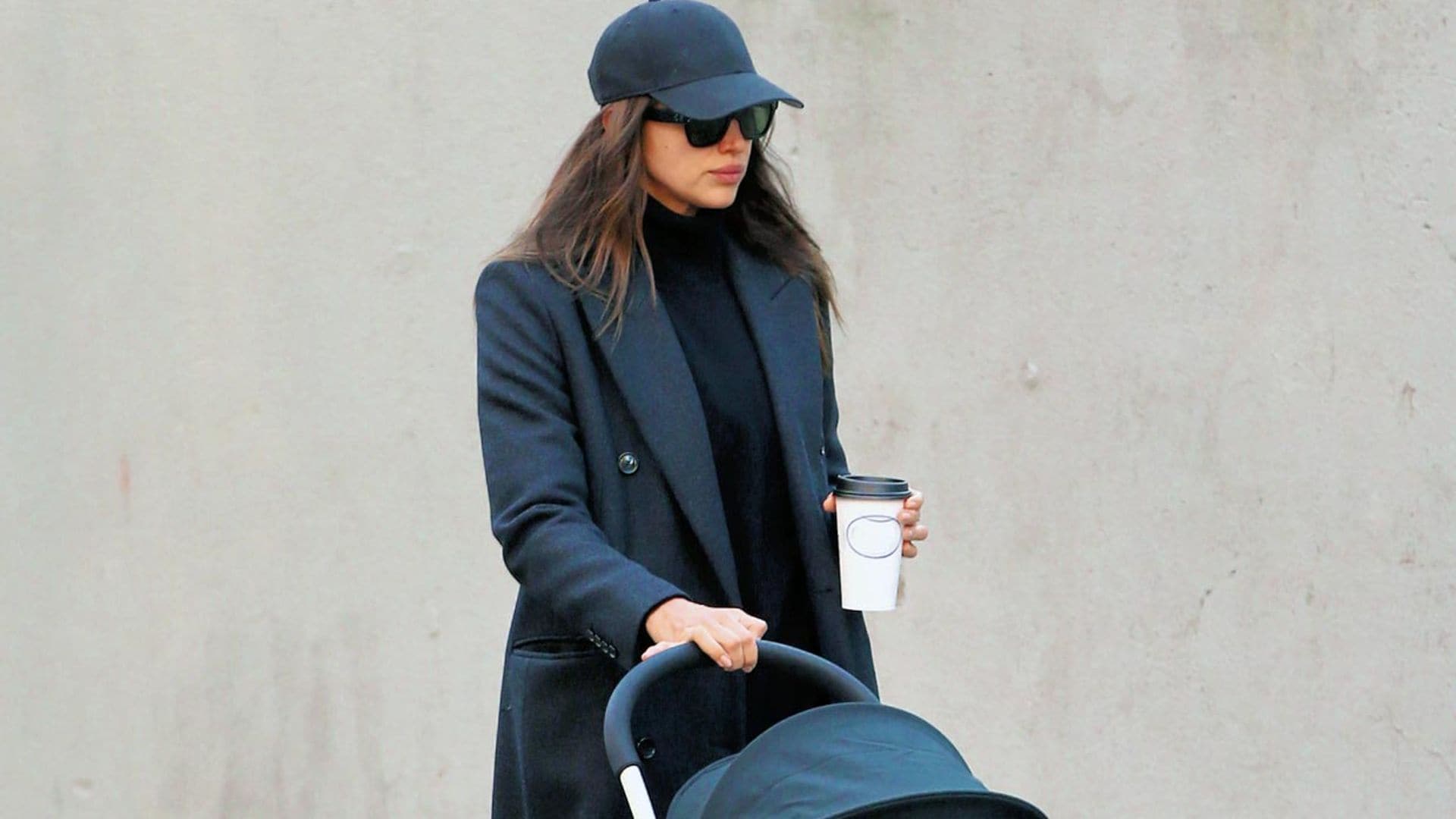 ¡Irina Shayk y su hija ya comparten estilo! La pequeña Lea lleva el plumífero de cuadros más icónico