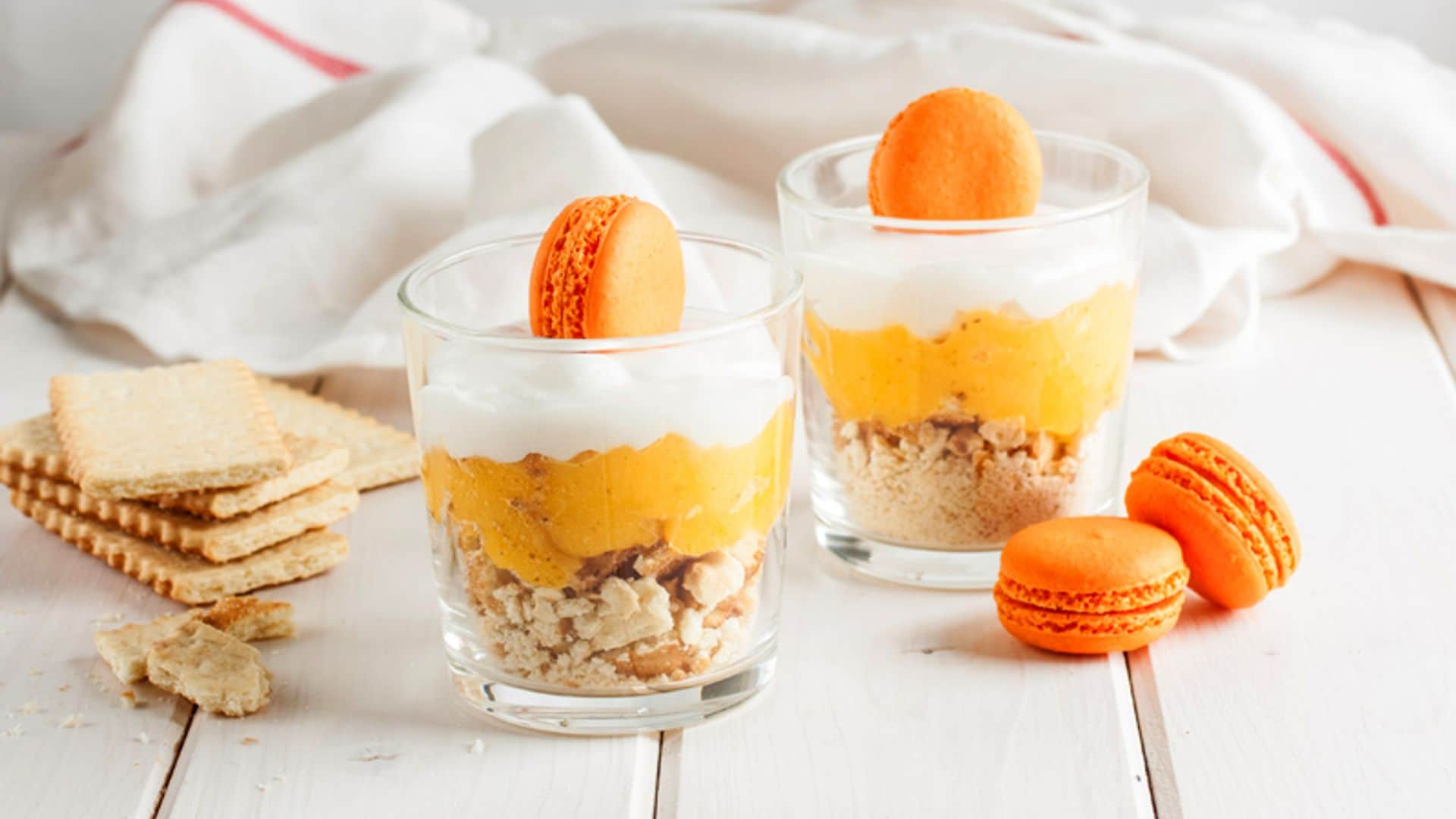 Postre de mango, mascarpone y 'macaron'