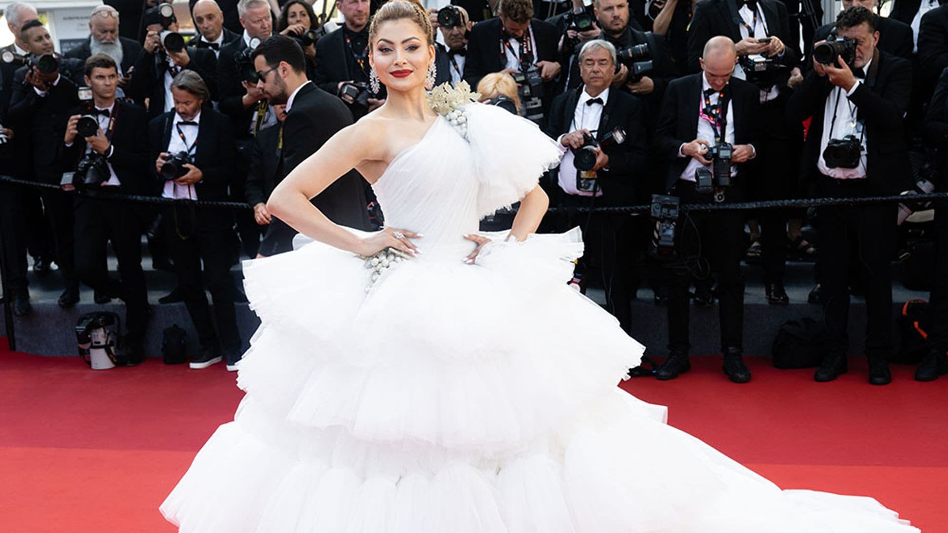 Los vestidos más impresionantes con los que las 'celebrities' indias han causado sensación en Cannes