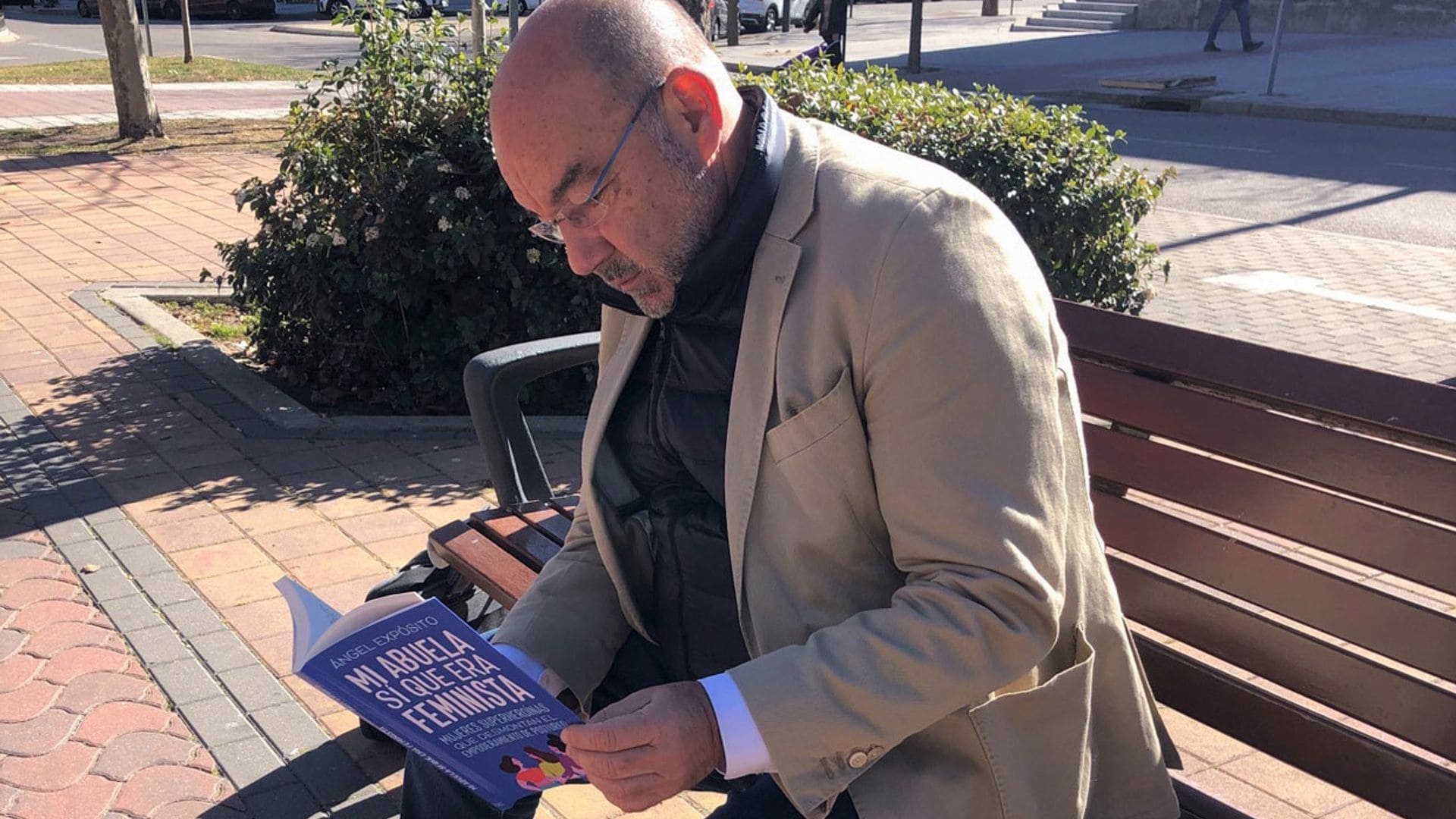 Ángel Expósito nos presenta 'Mi abuela sí que era feminista': 'He tratado de contar historias de mujeres increíbles'