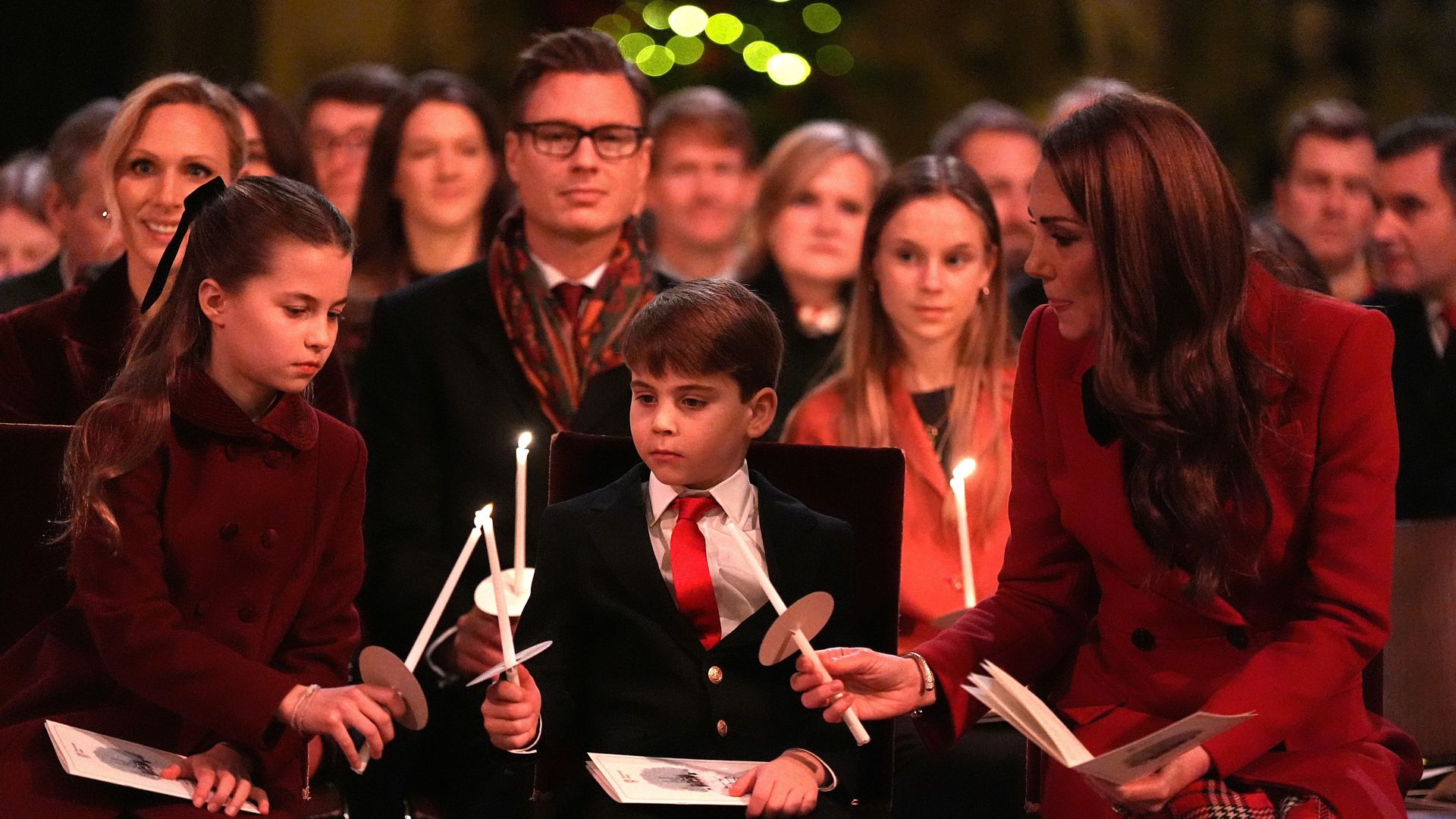 De la 'notita' de Louis a sus abuelos, al estirón que ha pegado George: el vídeo de los pequeños príncipes