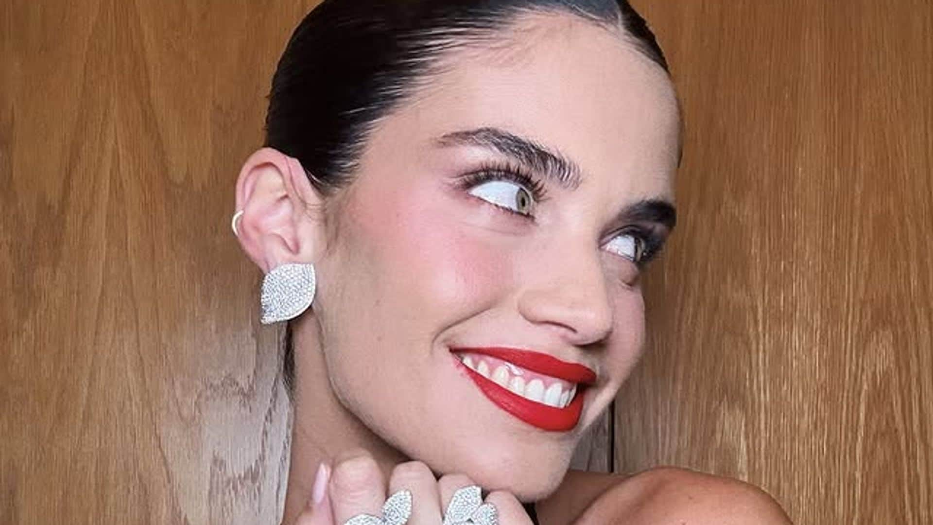 Como Sara Sampaio, Elle Fanning y otras ideas para llevar los labios rojos perfectos esta Navidad