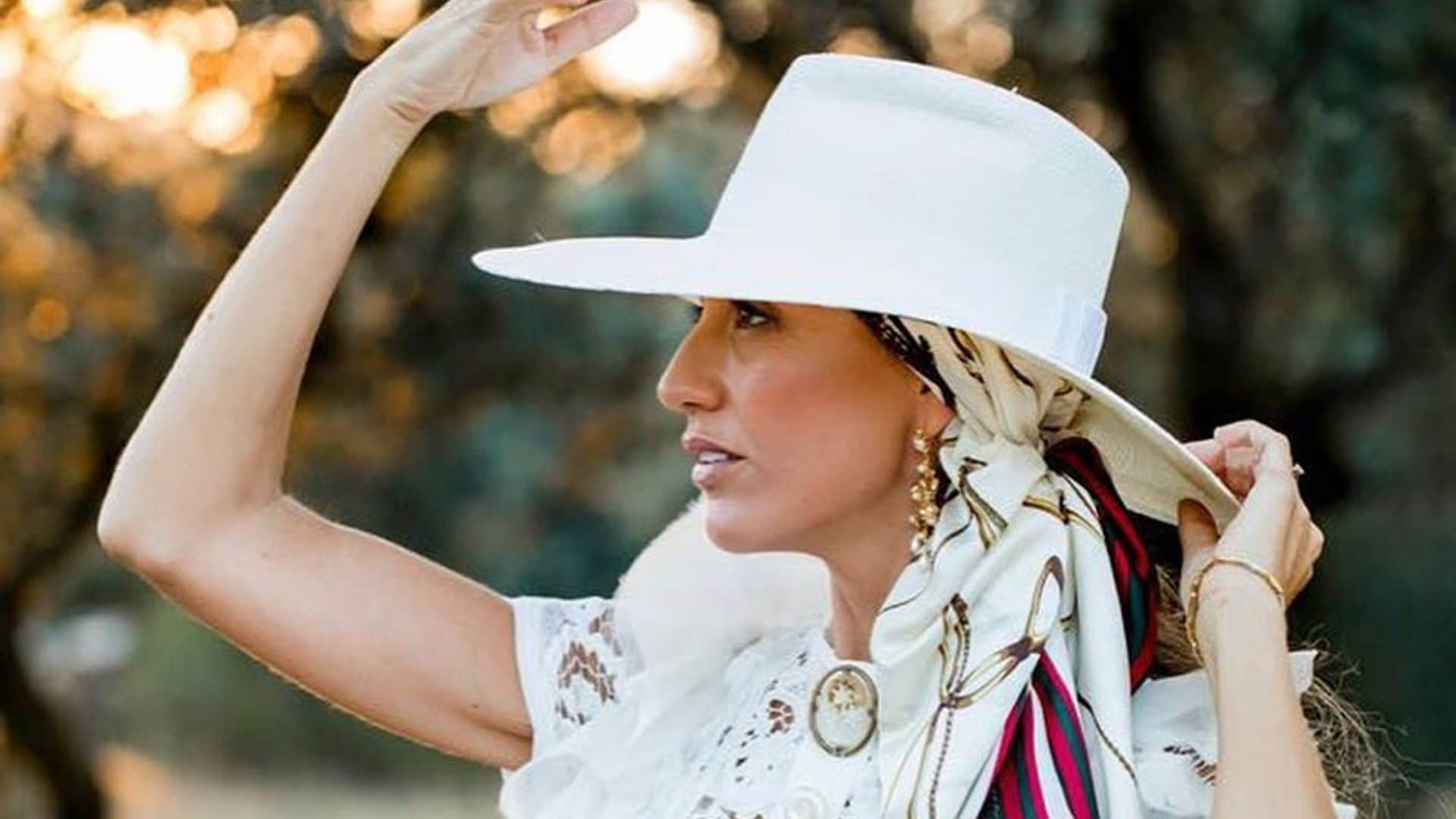 Blanca, la novia campera del sombrero y el pañuelo de seda