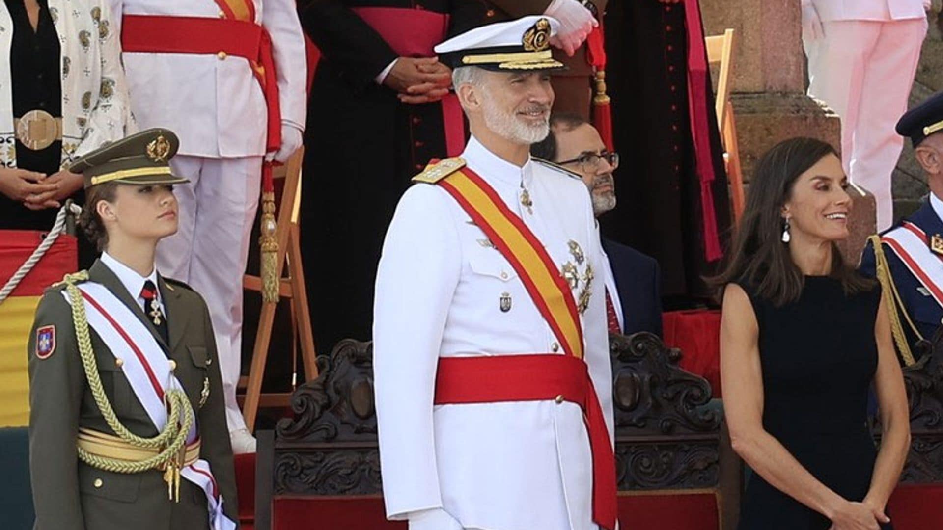 Reyes Felipe y Letizia y princesa Leonor en la Escuela Naval de Marín el 16 de julio de 2024