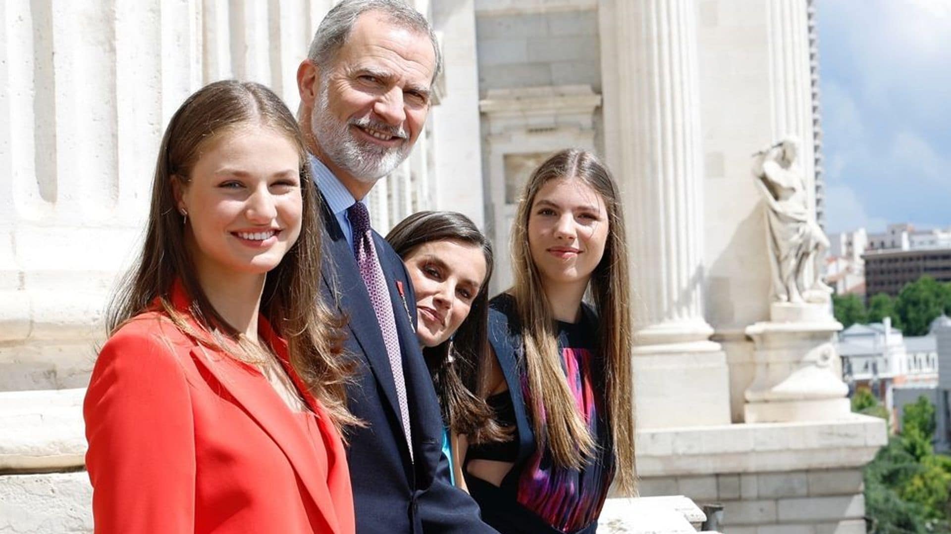 Los Reyes de España con sus hijas