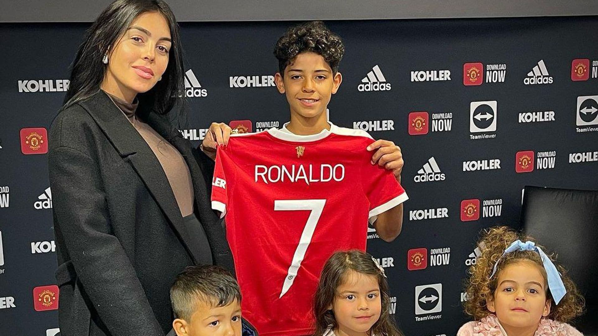 Georgina Rodríguez apoya los sueños de Cristiano Jr. tras ser fichado por el Manchester United