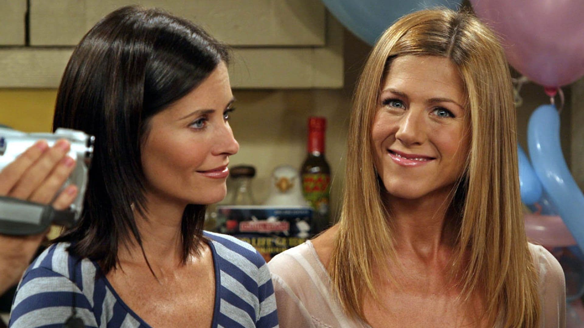 Los labiales de Rachel y Monica en 'Friends' y otros cosméticos usados en tus pelis y series favoritas