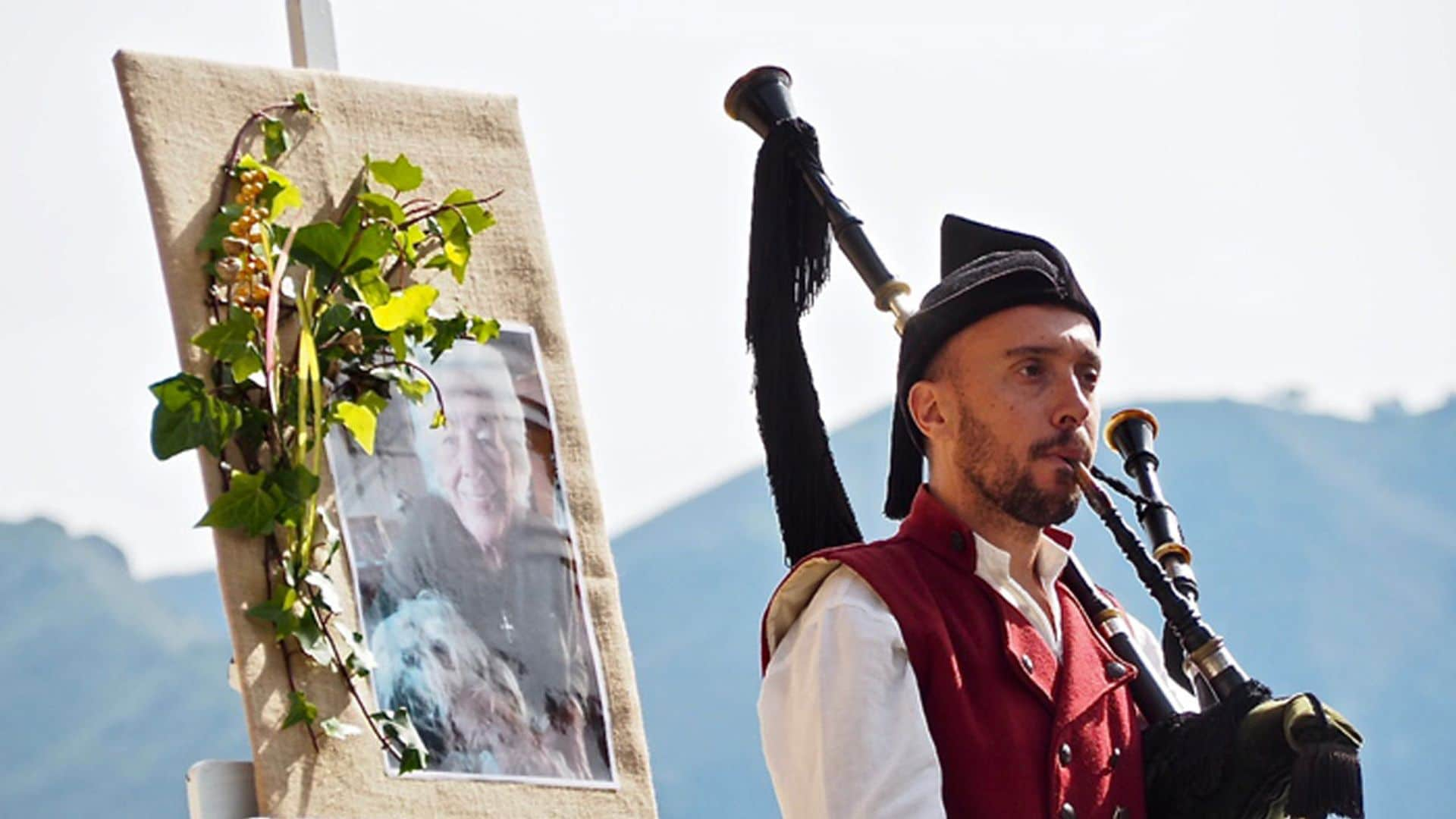 La inconfundible voz de Menchu Álvarez del Valle vuelve a escucharse en su homenaje póstumo celebrado en Ribadesella