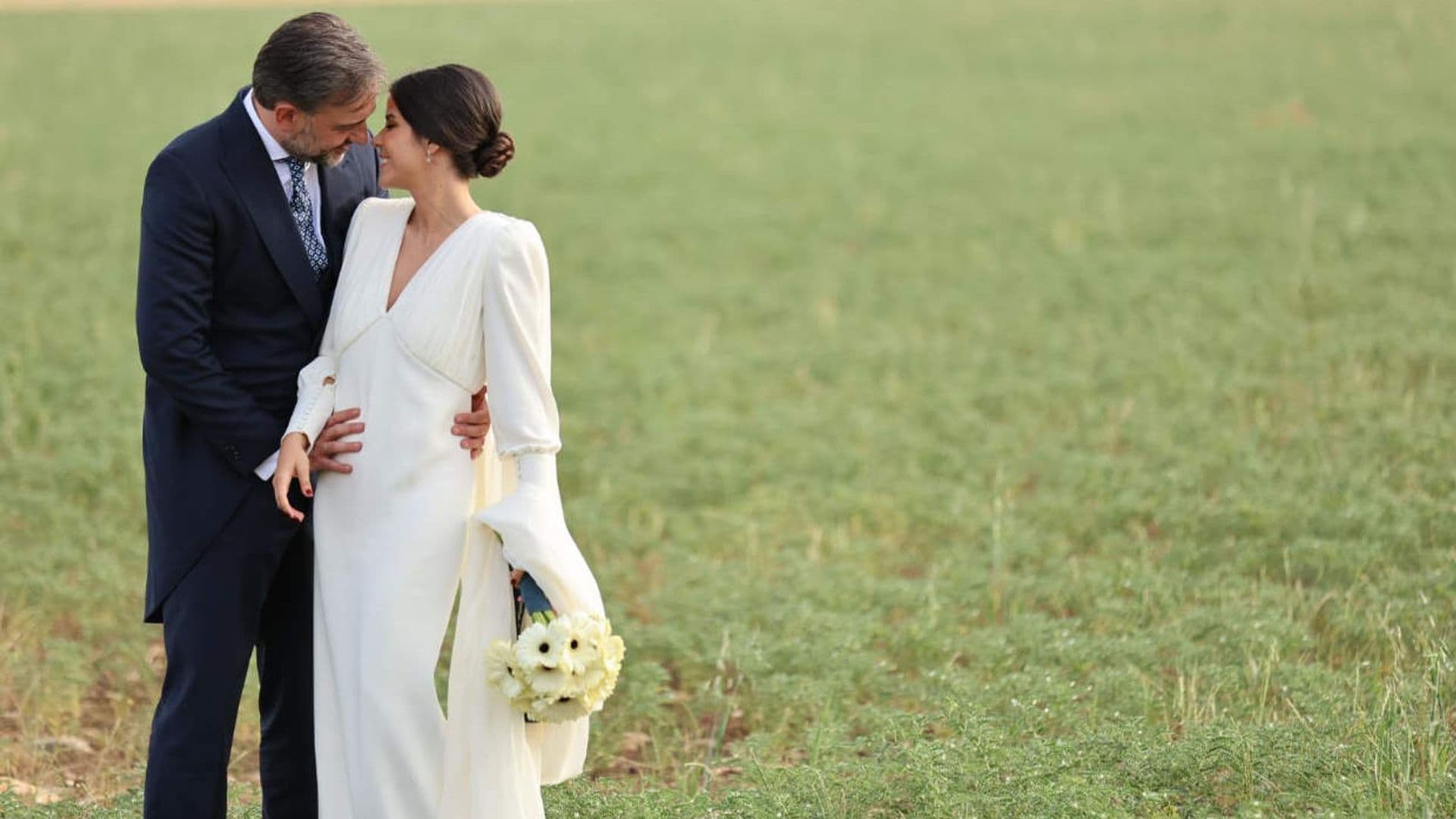 La historia de Tamara, la novia del vestido sencillo y con capa que celebró su boda en Madrid