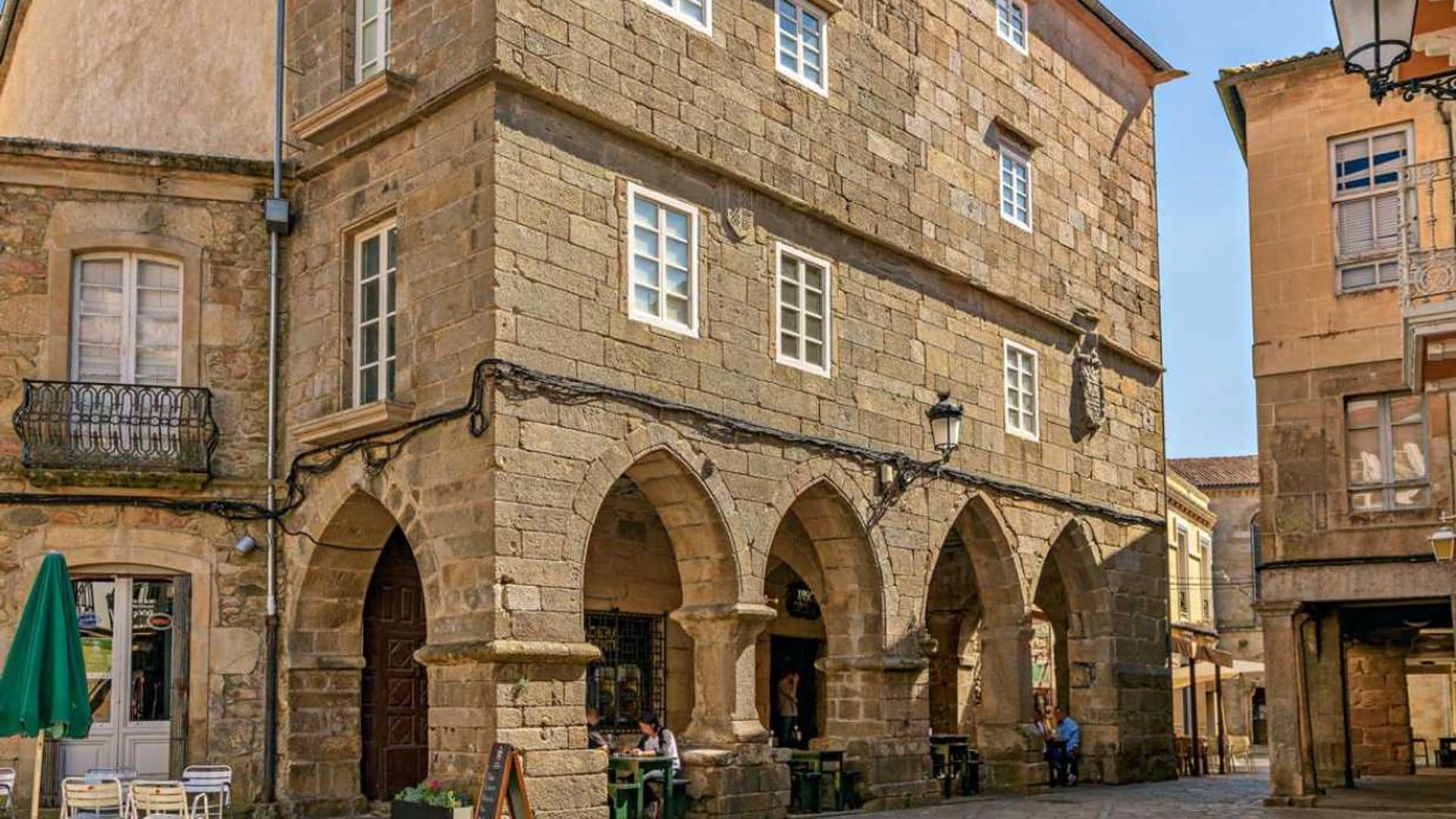 casas de piedra en el casco antiguo de noia a coruna